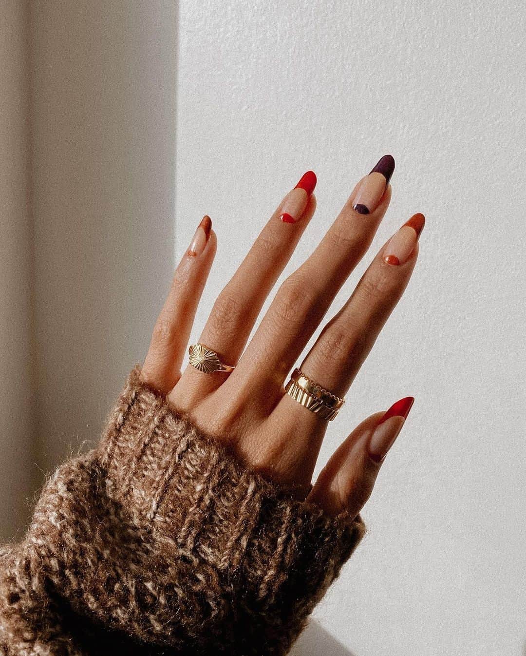 OOTD Magazineさんのインスタグラム写真 - (OOTD MagazineInstagram)「Which nails are your favorite? @overglowedit — 📸 Edited with OOTD 35mm Film presets 📸 Shop our OOTD presets now via link in bio. ✨ Worldwide available」12月19日 2時50分 - ootdmagazine