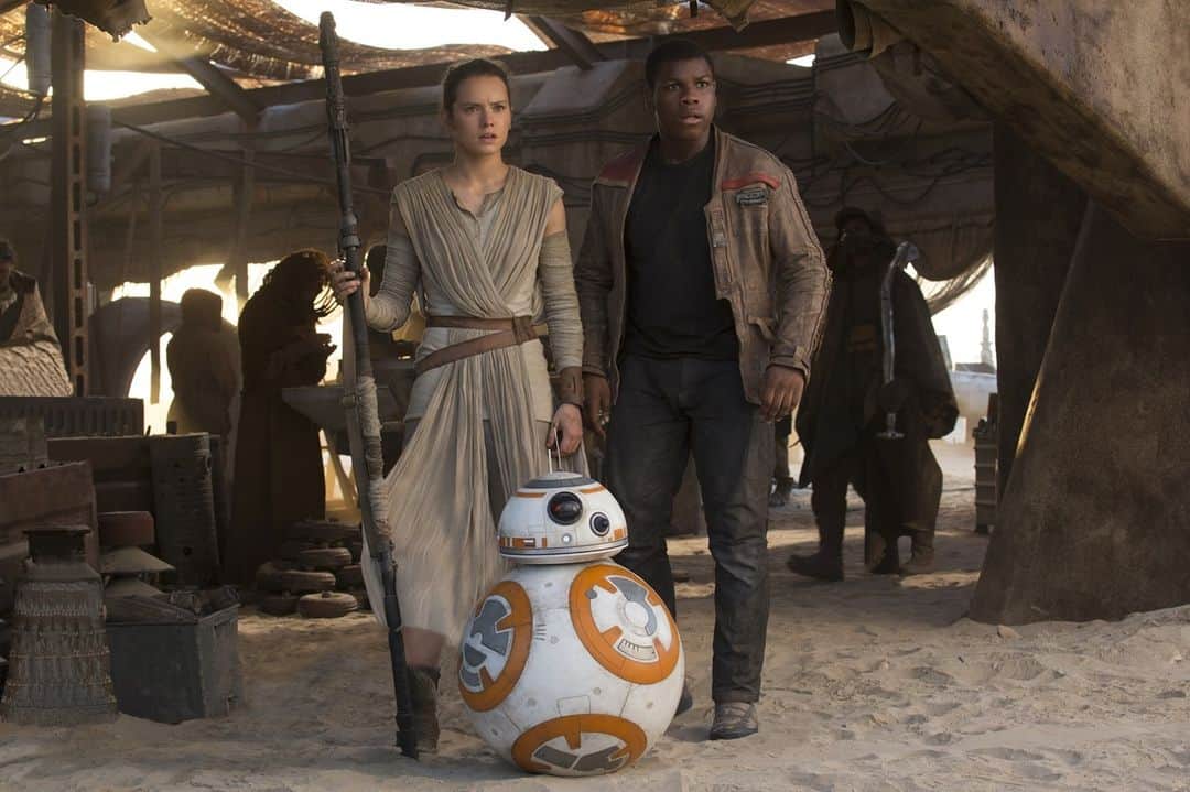 Disneyさんのインスタグラム写真 - (DisneyInstagram)「Rey, Finn, and BB-8’s story began on this day in 2015. Happy 5th Anniversary to @StarWars: The Force Awakens!」12月19日 3時00分 - disney