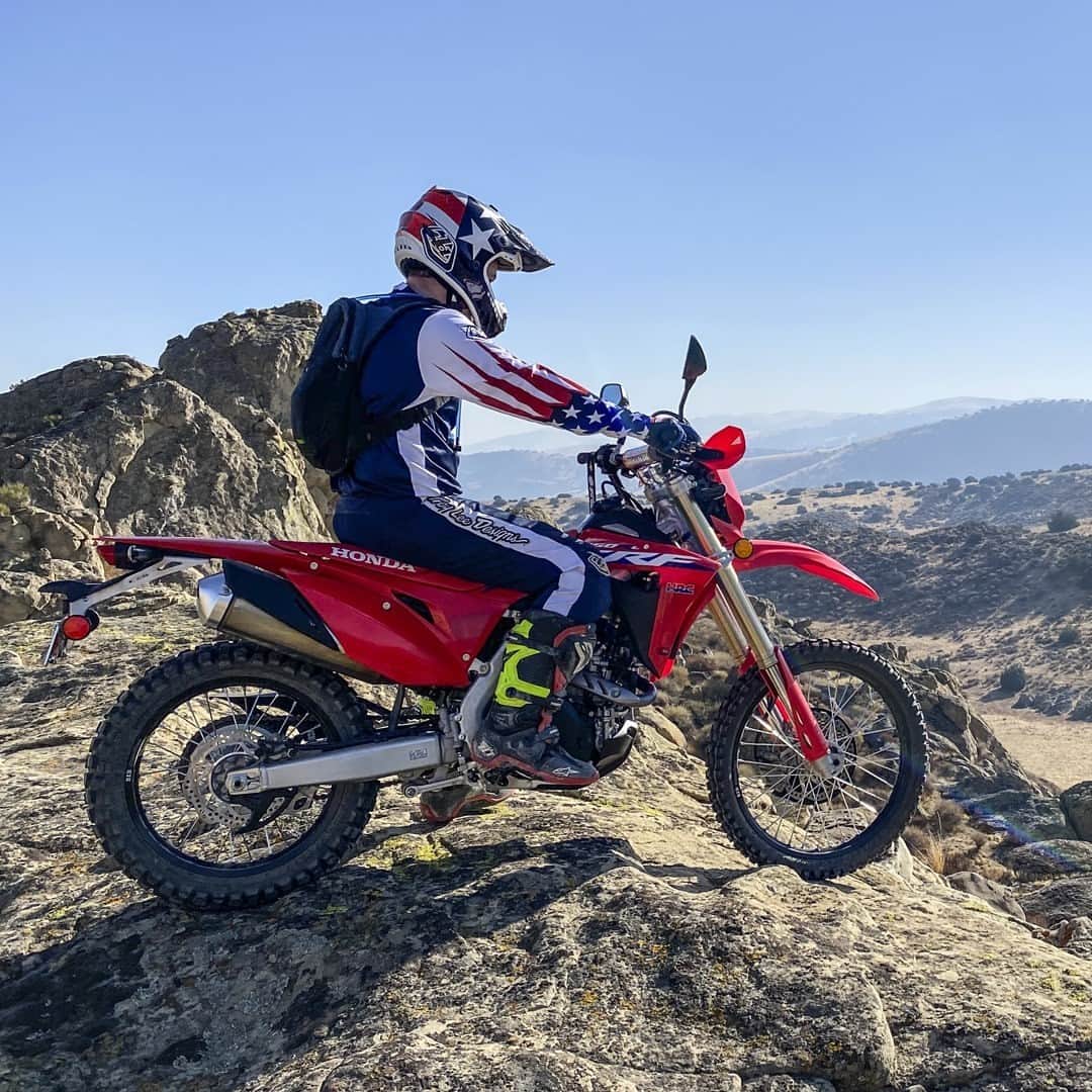 Honda Powersports USさんのインスタグラム写真 - (Honda Powersports USInstagram)「2021 CRF450RL - It’s such a simple idea—a full-on dirt bike with a license plate—giving you the freedom to ride from trail to trail. #crfcollective #betteronahonda #crf450rl」12月19日 3時00分 - honda_powersports_us