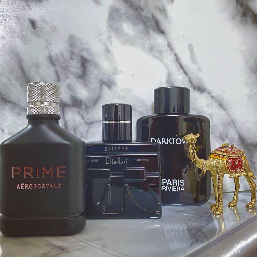 Erenaのインスタグラム：「🏺ﾄﾞﾊﾞｲで買った香水ｺﾚｸｼｮﾝ🏺 🇦🇪⚜️🐫🐪🕯💰⏳🪔🧞‍♂️👳🏾‍♂️🔱🇦🇪 . #UAE#Dubai#perfume#collection#BLACK#ドバイ#香水#香水コレクション#香水大好き#癒し#香り#ラクダ#実はまだまだある」
