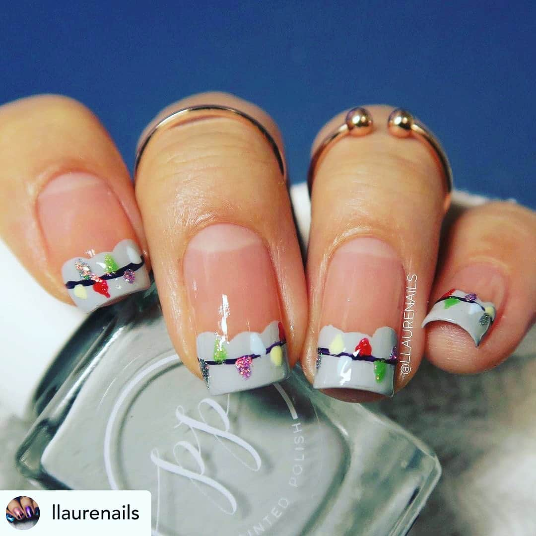 Nail Designsさんのインスタグラム写真 - (Nail DesignsInstagram)「Credit• @llaurenails Christmas light tips for the @glamnailschallenge #glamnailschallengedec Christmas Lights prompt💡 Hope everyone is having a restful Sunday❤️  I've also updated my blog with a compilation of my first 10 holiday nail art designs - go check it out😊 Link in bio.  Using: @shoppaintedpolish Stamped in Slate  💕 🎀 🐱 #paintedpolish #indiepolish #indieswatch #holidaynails #naturalnails #nailsofinstagram #nailstagram #prettynails #nailart #nails #nailfie #cutenails #manicure #nailaddict #mani #nailspafeature #instanails #nailartclub #nailinspo #nailsinspiration #nailsoftheday #nailstyle #네일아트 #nailitdaily #polishaddict #naildesigns #nails2inspire #nailblogger #llaurenails」12月19日 3時01分 - nailartfeature