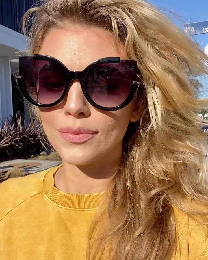 アナリン・マッコードのインスタグラム：「Thank you, Georgia 🍑 for voting in the Senate runoff election today on #GAvoteearlyday! We are so grateful for your participation!  To all my friends, please join us and post your own #lovenotestoGA today, and help us spread the love and gratitude. #iamavoter」