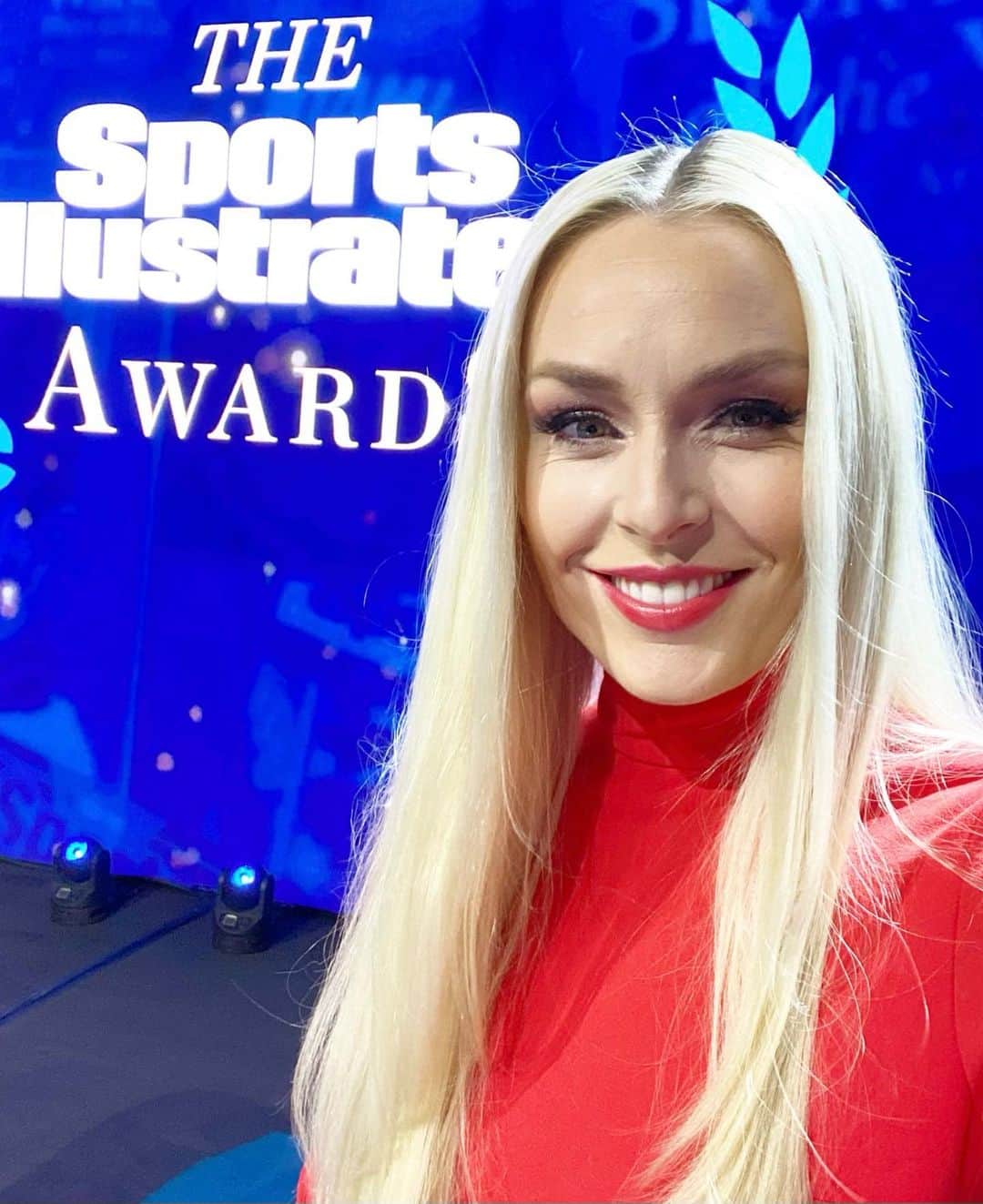 リンゼイ・ボンのインスタグラム：「So excited to host the first ever Sports Illustrated Sportsperson of the Year Awards!! Loved our dream team of hosts @ochocinco @richardajefferson @carichampion  @siawards @sportsillustrated」