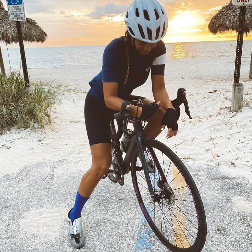 Fuji Bikesさんのインスタグラム写真 - (Fuji BikesInstagram)「@jojoaraise enjoying the sunny weather in Florida with her #FujiSupreme!」12月19日 3時09分 - fujibikes