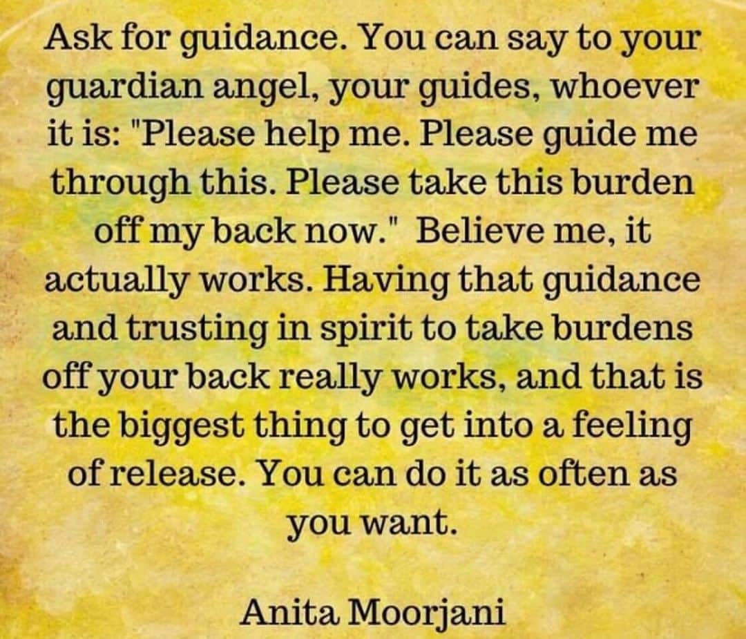 ミーナ・スヴァーリのインスタグラム：「Beautiful reminders✨ #QuotesILove #Guidance #FridayFeelings」