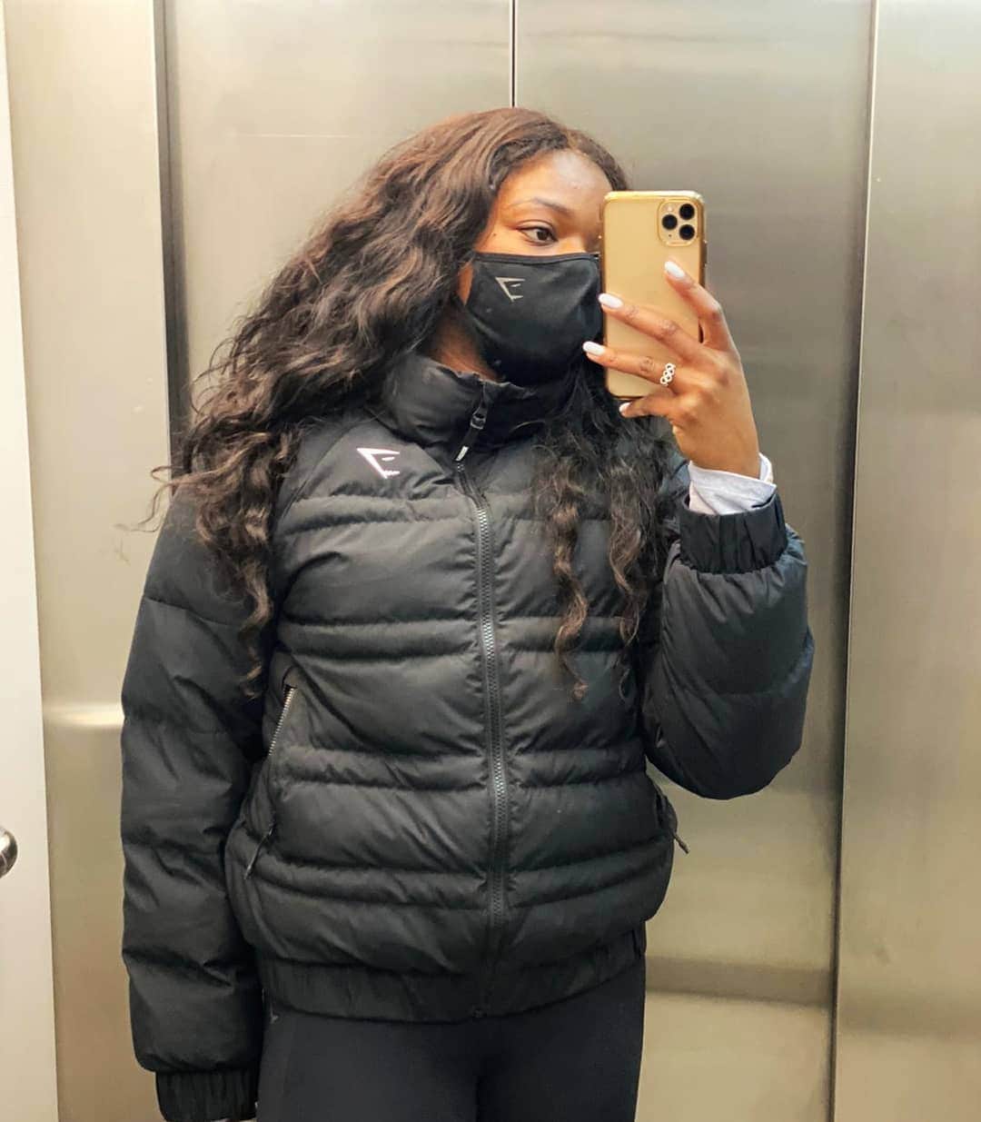 アシャ・フィリップのインスタグラム：「😭3️⃣ Living  Masked up but still repping @gymshark 🦈😷  #Gymshark #Mask #2020」