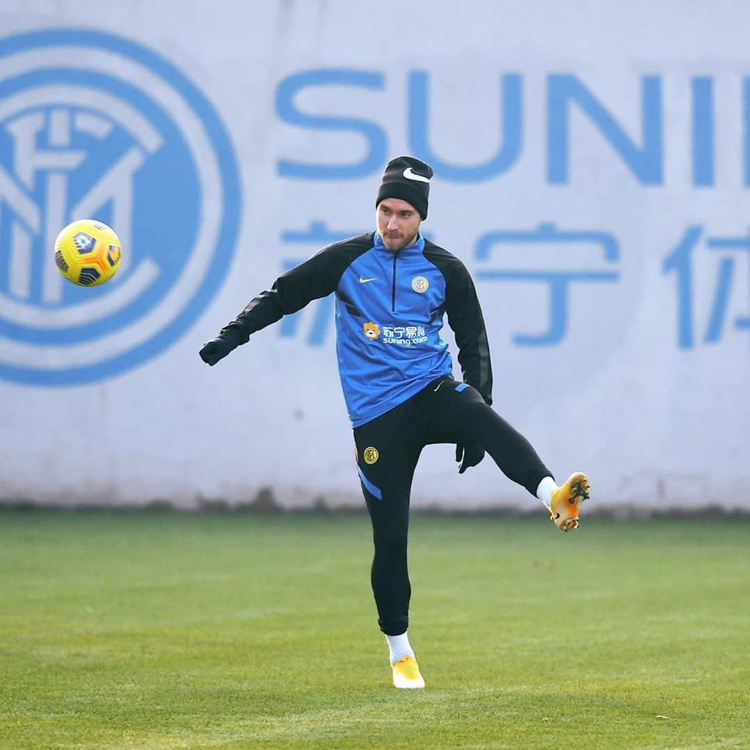 インテルナツィオナーレ・ミラノさんのインスタグラム写真 - (インテルナツィオナーレ・ミラノInstagram)「NERAZZURRI AT WORK 🙌🔥⚽️ Powered by @lenovo @lenovoitalia #Inter #ForzaInter #InterXLenovo #Football #Training」12月19日 3時29分 - inter