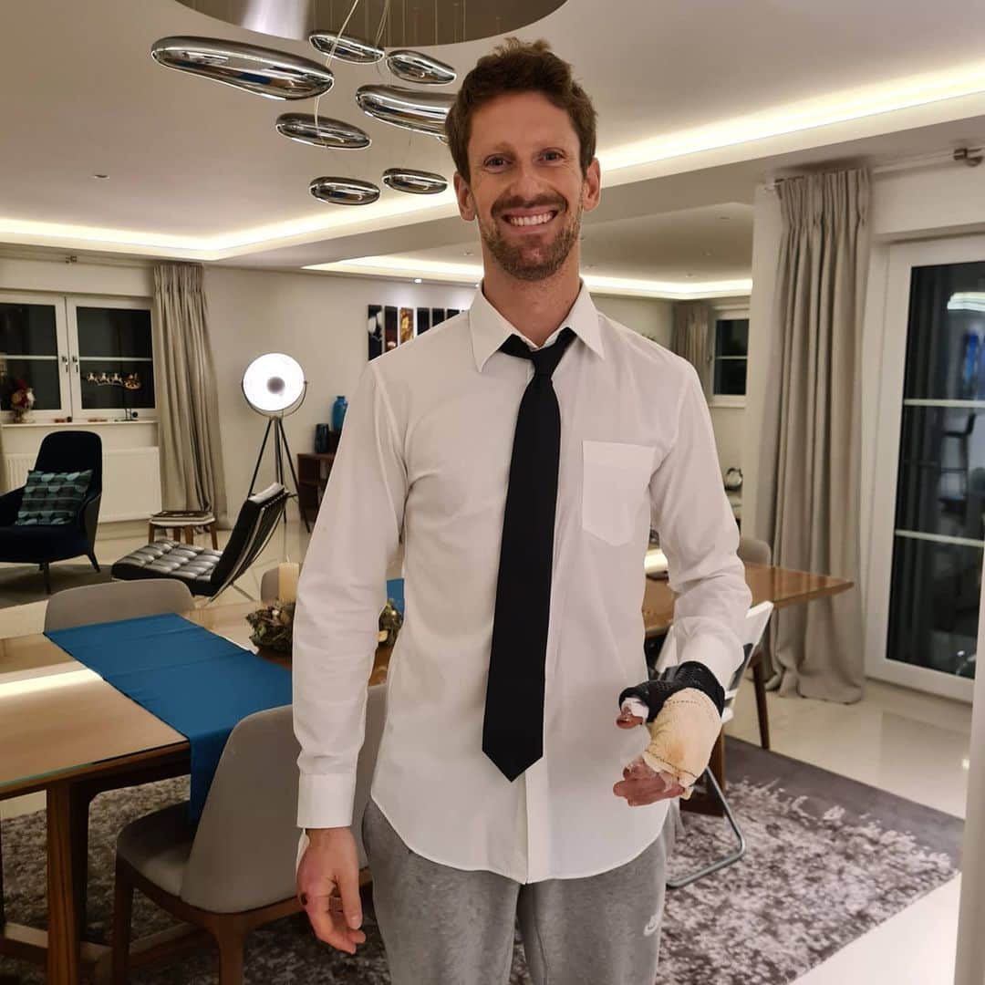 ロマン・グロージャンのインスタグラム：「Visio isn't that bad after all... #r8g #prizegiving @fia.official」