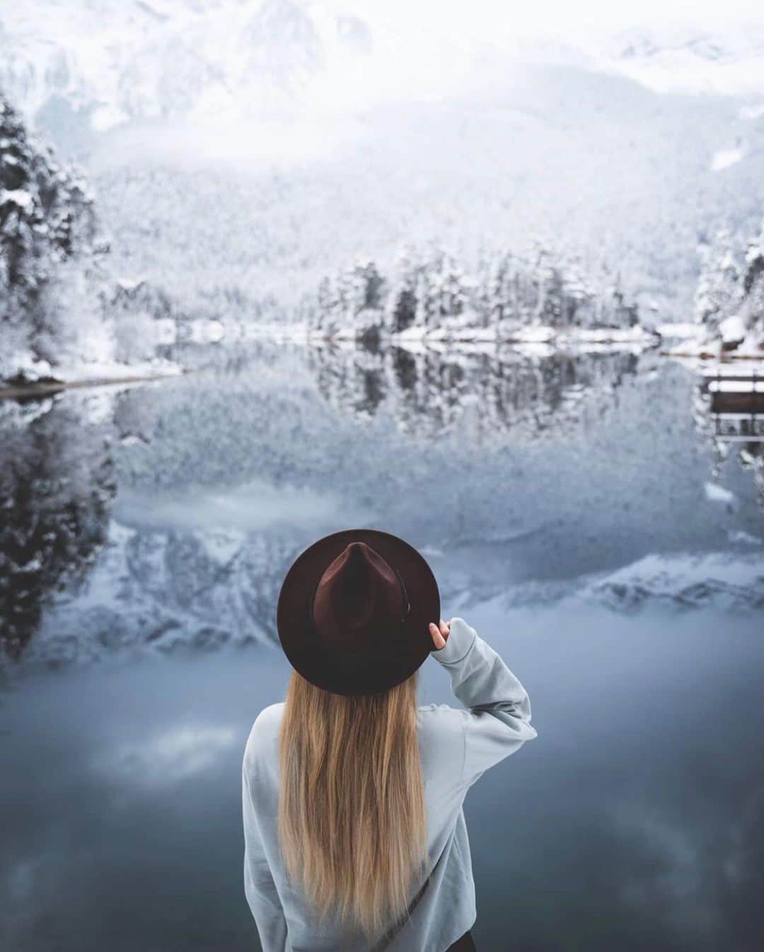 FOLKのインスタグラム：「Favorites for you Friday. 1.) @simeonkraeft 2.) @kenton_steryous 3.) @danfranzzz 4.) @sjoerdbracke 5.) @dreamcatcher_mahdi 6.) @heyjono」