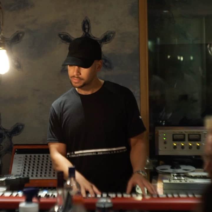 ルディメンタルのインスタグラム：「A behind the scenes look into the making of ‘Be The One’ 💿 @morganconniesmith @theonlytike @pyr3xliving」