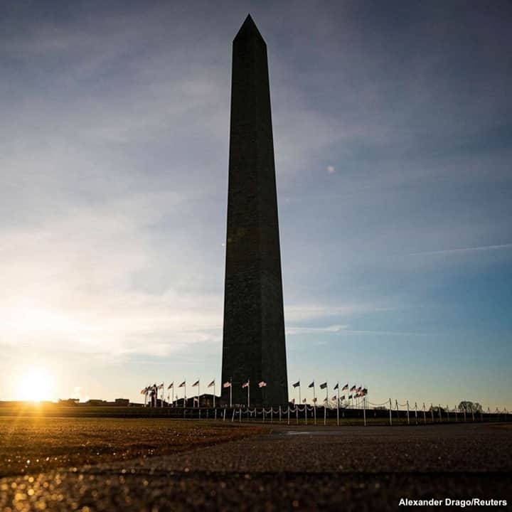 ABC Newsさんのインスタグラム写真 - (ABC NewsInstagram)「NEW: Washington Monument temporarily closed after several staff members were put in quarantine following contact with Interior Sec. Secretary David Bernhardt, who tested positive for COVID-19 on Wednesday. #washingtonmonument #monument #covid19 #davidbernhardt #coronavirus⁠ ⁠ Read the latest news on the pandemic at LINK IN BIO.」12月19日 3時47分 - abcnews