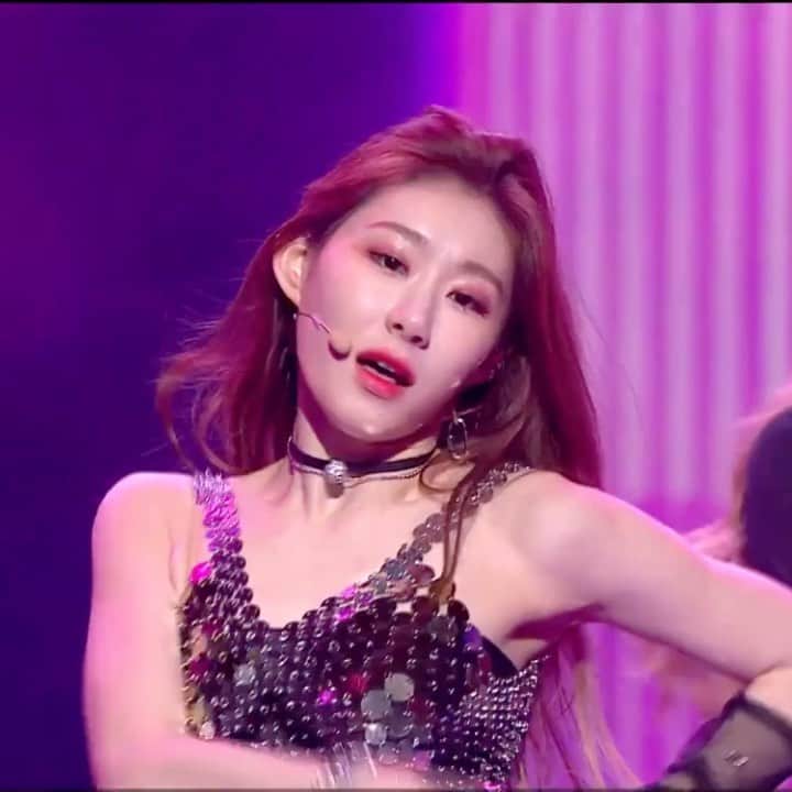 チェリョンのインスタグラム：「LEE CHAERYEONG MAIN DANCER GOT A SOLO STAGE WHAT SHE DESERVED 👑」