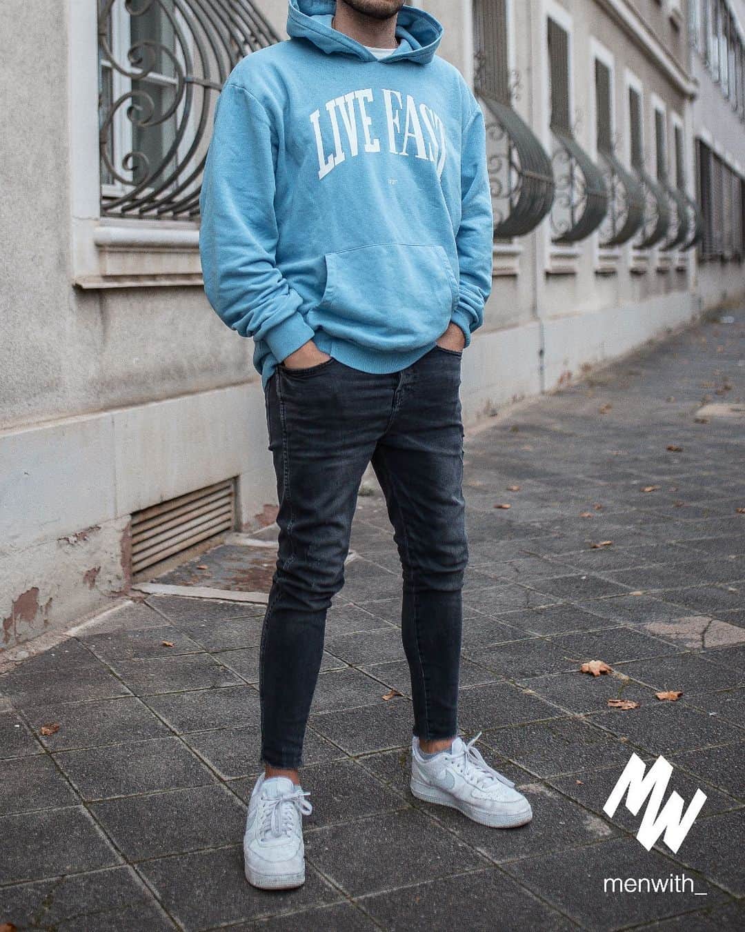 Men Withのインスタグラム：「Great photo of our friend @steffenbrnd_ 👌🏽 #menwithstreetstyle」