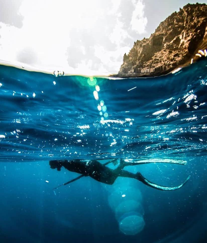 Costa Sunglassesのインスタグラム：「Catch Costa Ambassadors @kimi_swimmy and @healeywaterops on our #BringTheWaterHome playlist for a fresh take on fish tacos at the link in our bio. 📷: @cinematowski #SeeWhatsOutThere」