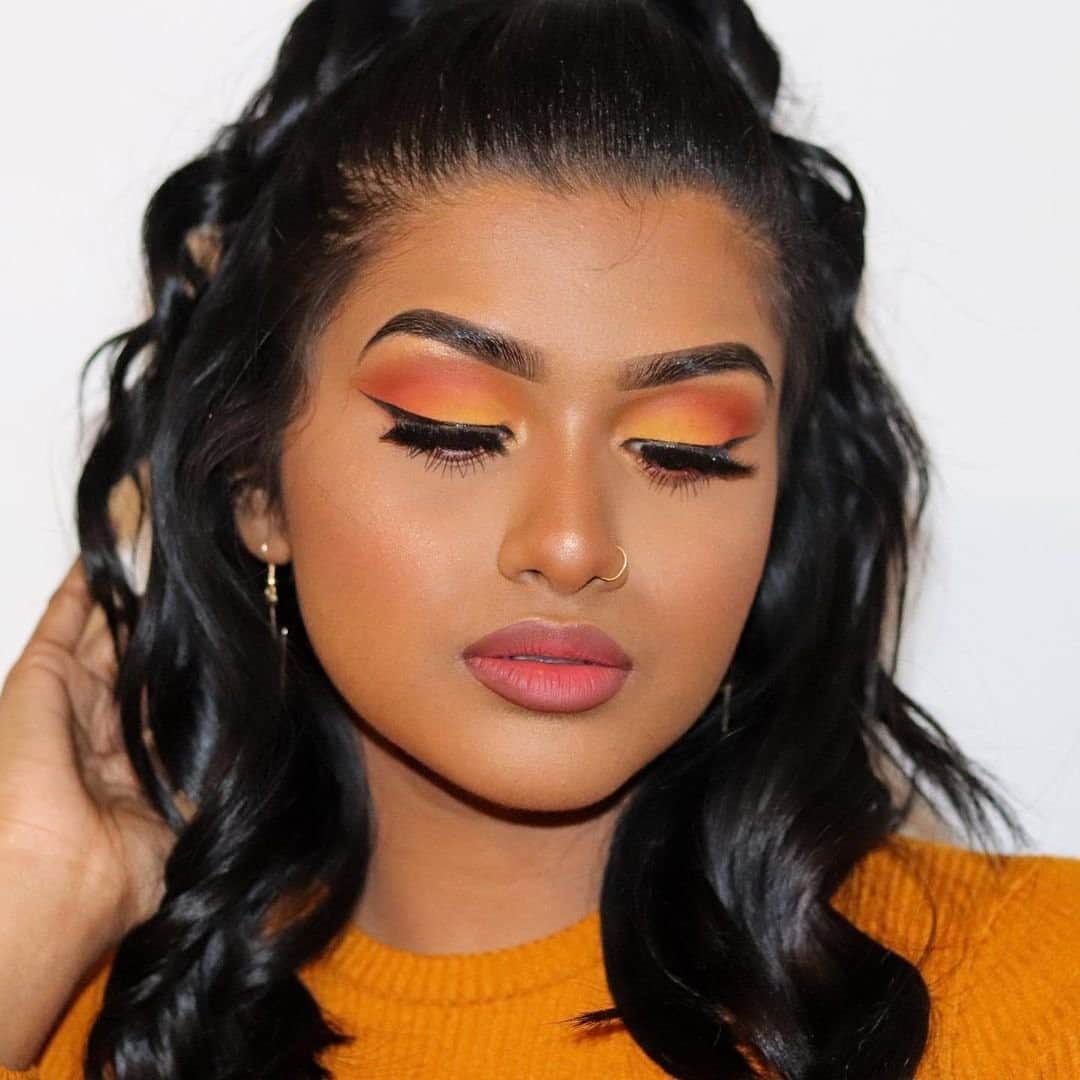 Too Facedのインスタグラム：「Our babe @beautybymathu is comin' in hot with the 🔥 glam! She wears our Pumpkin Spice Eye Shadow Palette, Better Than Sex Eyeliner, Born This Way Super Coverage Concealer shade Maple, & Melted Matte Lipstick shade Pumpkin Spice. 😍 #regram #toofaced」