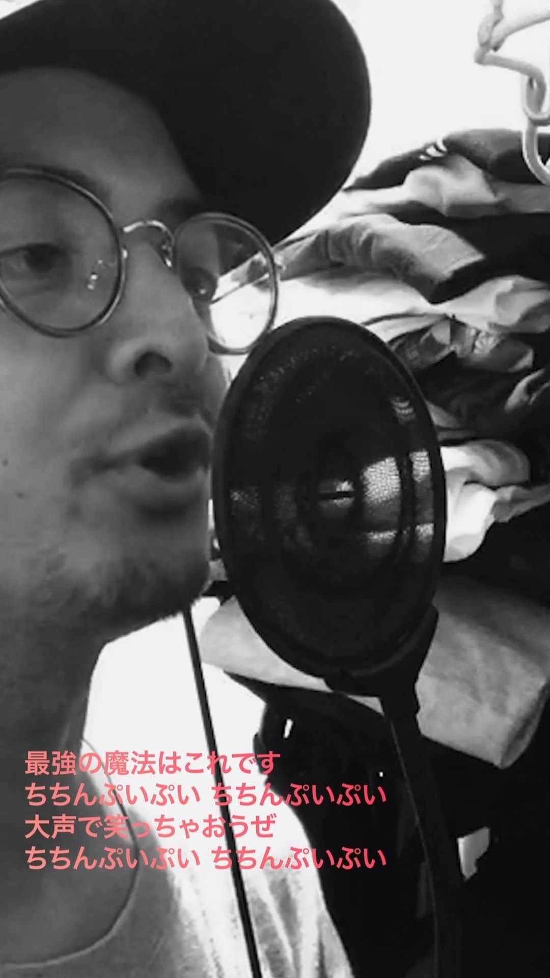 ORANGE RANGEのインスタグラム：「🎤YAMATO🎤  言葉の力はノーフェイク　ちちんぷいぷい あなたの言霊も乗せて　ちちんぷいぷい 最強の魔法はこれです　ちちんぷいぷい 大声で笑っちゃおうぜ　ちちんぷいぷい  人差し指に想いを込めて 口を尖らせて　息を吹き込め その想いが空へ舞い上がり 明日へと繋ぐ　架け橋となる  #ORANGERANGE @orangerange_official @yamato_ganeko」