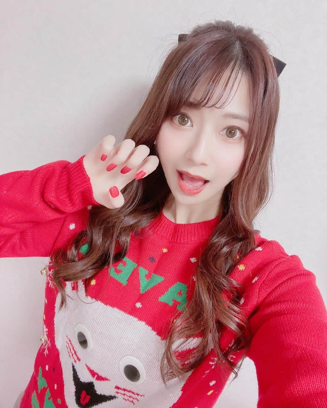 日野礼香さんのインスタグラム写真 - (日野礼香Instagram)「にゃー！！ ダサかわにゃんこクリスマスセーター🎄 年1着てるw  #クリスマスコーデ　#christmas #uglychristmassweater #アグリーセーター　#ダサかわいい #cordinate」12月19日 15時00分 - reicheru219