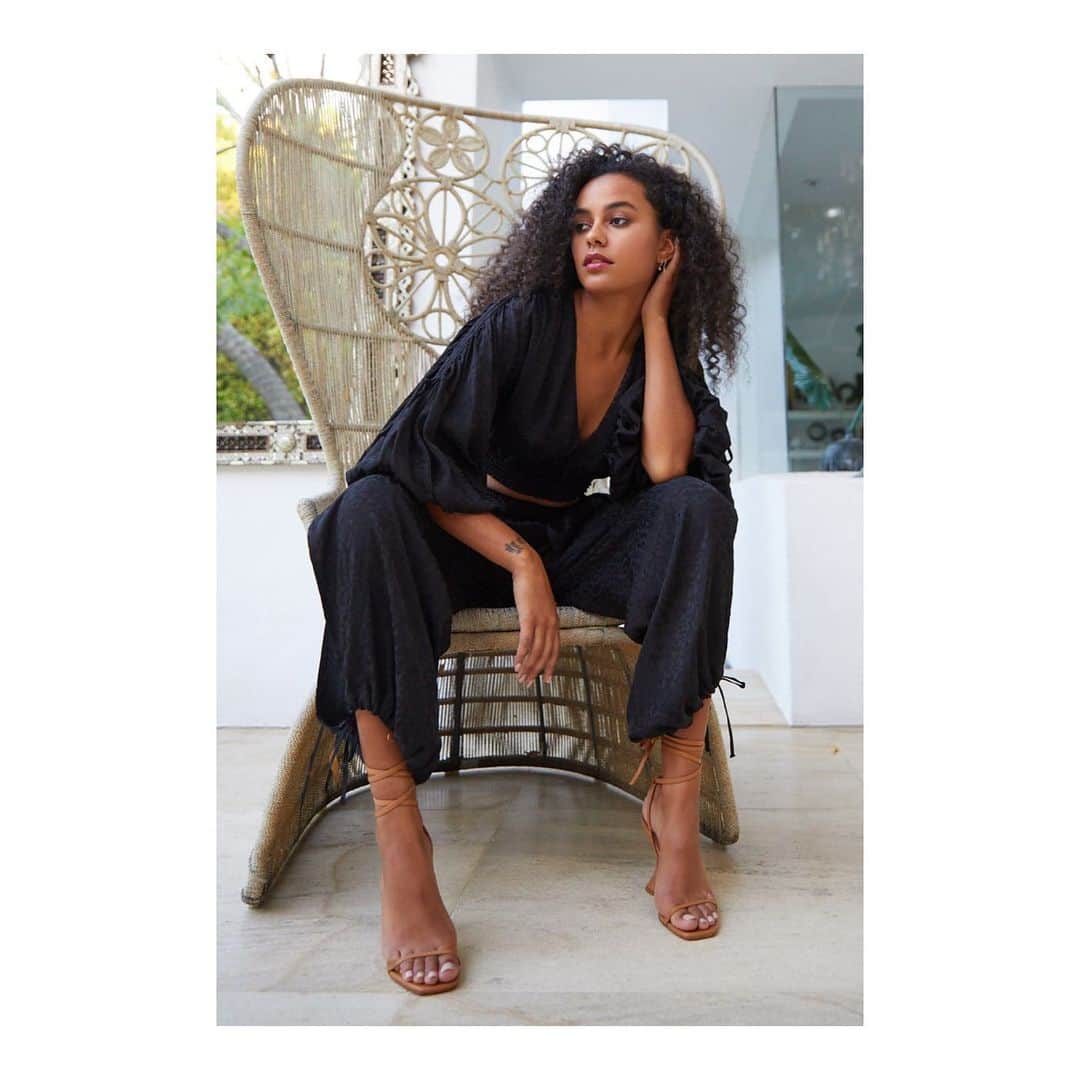 ティーバッグスのインスタグラム：「Weekend musings ✨ The gorgeous @ava_dash in our Zaayra top and Elia pants available exclusively online. #MISAworld」