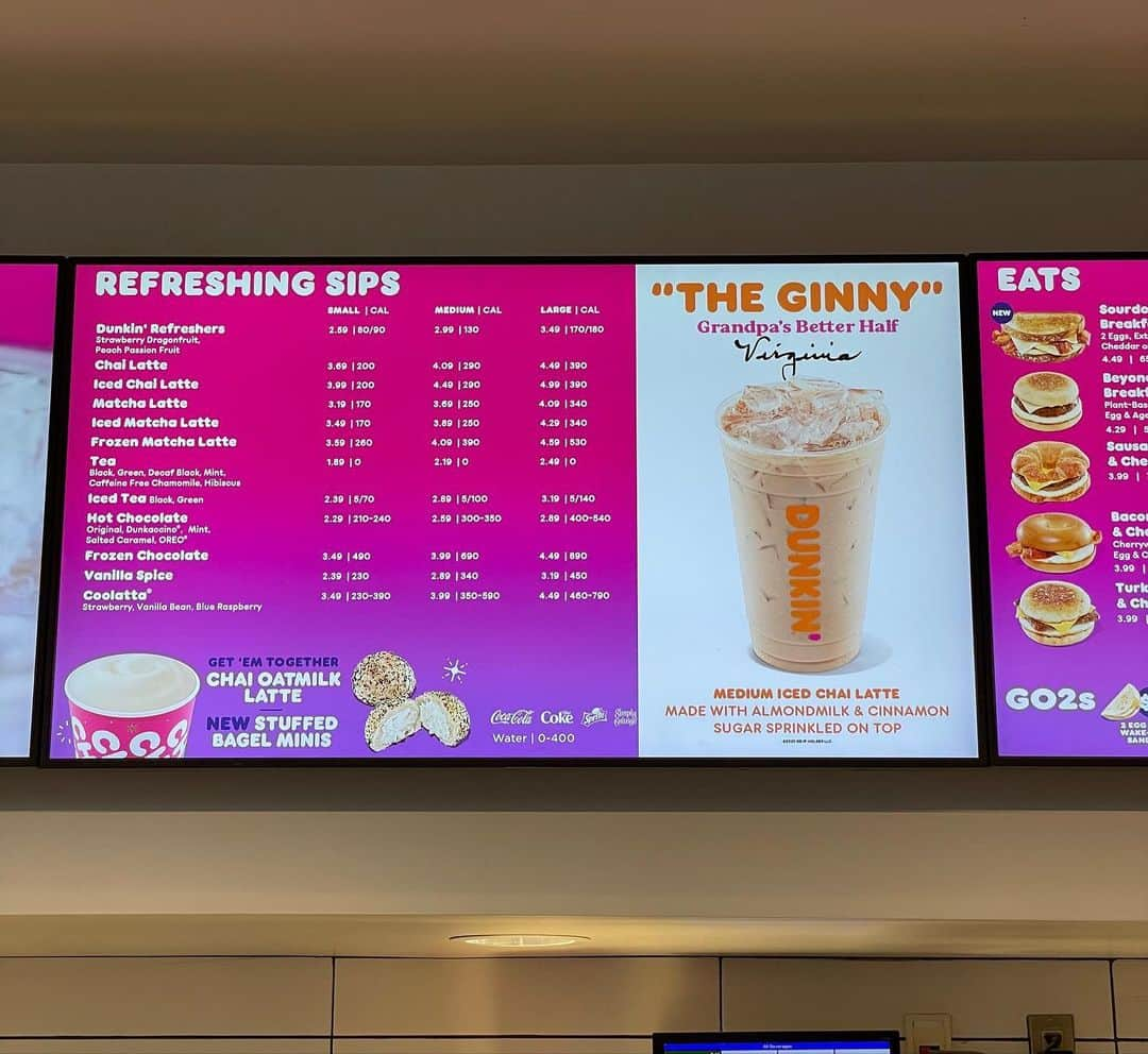 レクシー・ウォーカーさんのインスタグラム写真 - (レクシー・ウォーカーInstagram)「My grandparents are awesome and @dunkin is so sweet to do this for them! There has only been one other person ever at @dunkin who had a drink named after them. Love you!  #famous 🥰」12月19日 13時30分 - leximaewalker