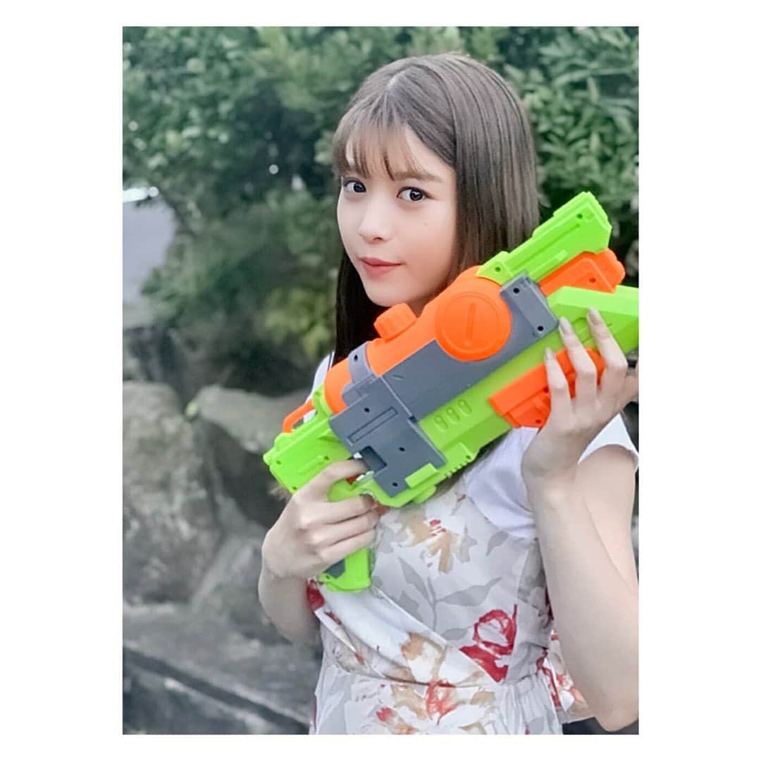 のインスタグラム：「🔫  はるちゃんの水鉄砲ドッキリ❕  #馬場ふみか さんはじめてのドッキリが 本作のYouTubeでご覧いただけます🥰 ただただ眼福でごさいます🥺💓💓  ストーリーのリンクから ぜひチェックしてみてください👏  撮影は30℃を超える真夏に行っておりました🌻🍉  #3Bの恋人 #馬場ふみか」