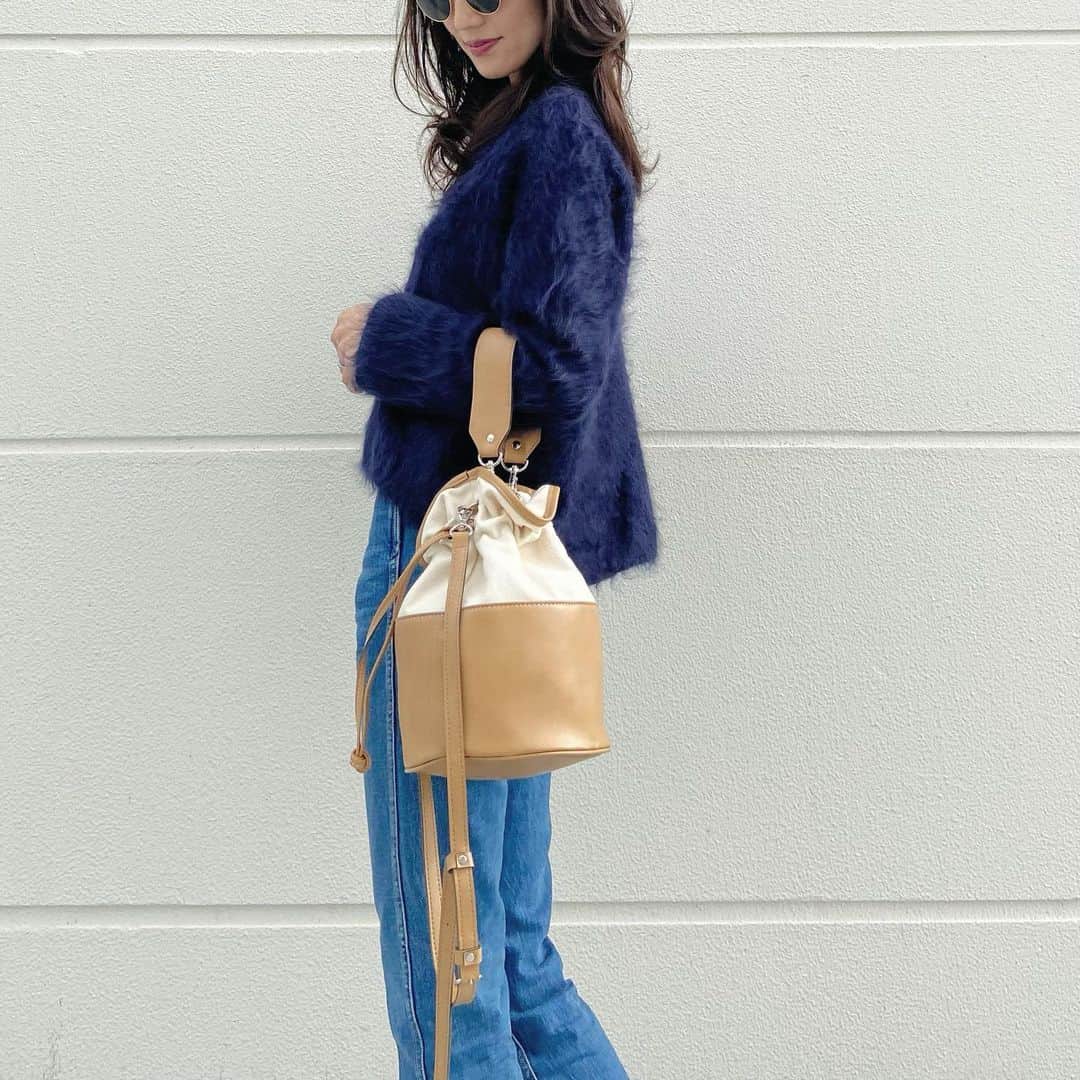 mmmcoco07のインスタグラム：「✴︎ いつかのコーデ . . knit/ @lephil_official  denim/ @kurodenim  bag/ @dolce._official」