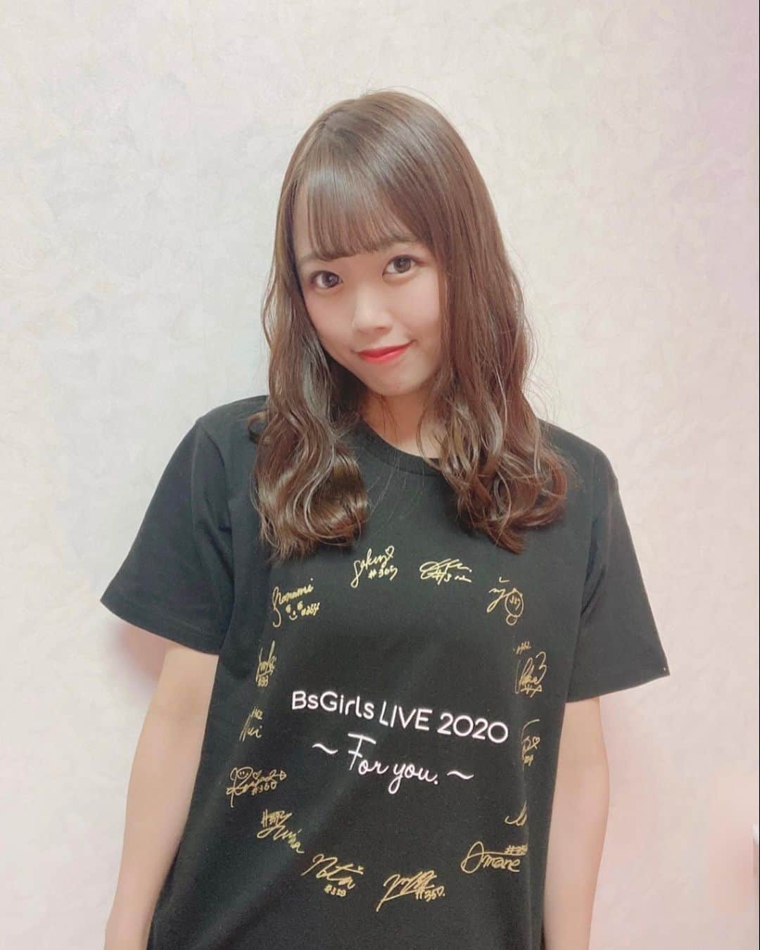 REINAさんのインスタグラム写真 - (REINAInstagram)「﻿ LIVEグッズ〜！💎✨﻿ ﻿ ◽️BsGirlsライブTシャツ﻿ ◽️BsGirls本革製ブレスレット﻿ ◽️BsGirlsライブフェイスタオル﻿  ﻿ ﻿ 今回デザイン案を﻿ SAYAKAとREINAで﻿ 担当させていただきました🌈🌼♡﻿ ﻿ LIVEタイトルである﻿ 「どんな時も一人じゃない。」を元に﻿ みんなのサインでひとつの輪に。﻿  ﻿ → #幸せの輪 ﻿ ﻿ ﻿ いよいよ明日！🙈﻿ 皆さまグッズを是非Getして﻿ LIVEをさらに楽しみましょう\( ˆ ˆ )/♥️﻿ ﻿ ﻿ ﻿ ﻿ ﻿ #オリックス #BsGirls #Bs2020 ﻿ #buffaloes #ORIX #プロ野球 #NPB ﻿ #baseball #野球 #野球好き #オリ姫 ﻿ #オリックスバファローズ ﻿ #みんなでバファローズ ﻿ #LIVE #グッズ #デザイン #コンセプト﻿ #reina_bsgirls #reina_360 #SMILE ﻿ #instalike #followme」12月19日 13時45分 - reina_bsgirls_360