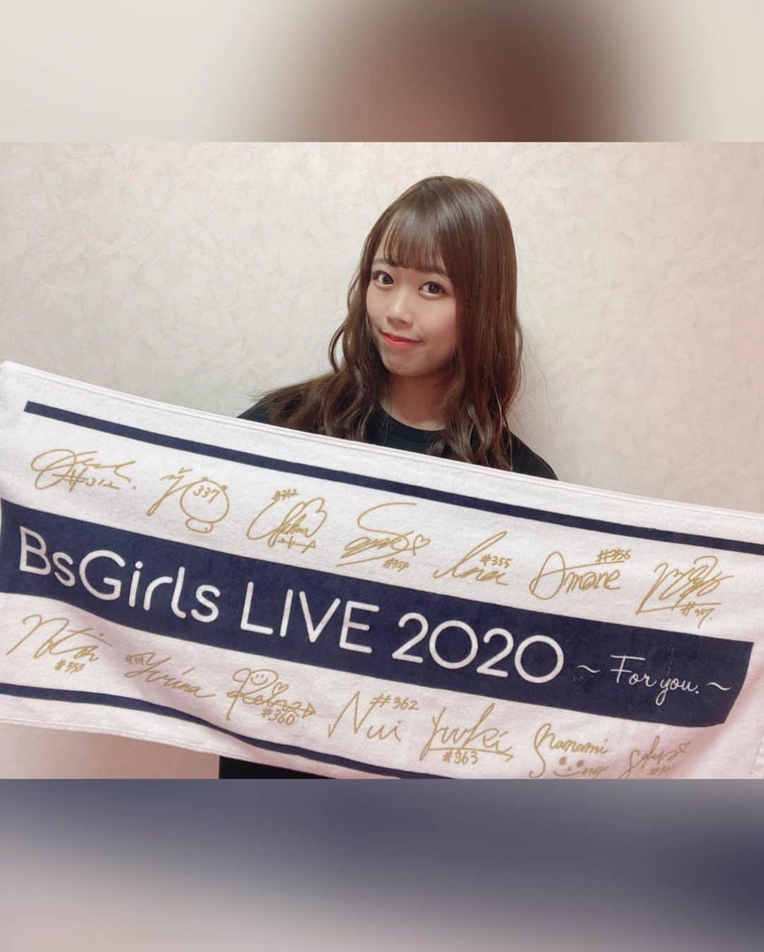 REINAさんのインスタグラム写真 - (REINAInstagram)「﻿ LIVEグッズ〜！💎✨﻿ ﻿ ◽️BsGirlsライブTシャツ﻿ ◽️BsGirls本革製ブレスレット﻿ ◽️BsGirlsライブフェイスタオル﻿  ﻿ ﻿ 今回デザイン案を﻿ SAYAKAとREINAで﻿ 担当させていただきました🌈🌼♡﻿ ﻿ LIVEタイトルである﻿ 「どんな時も一人じゃない。」を元に﻿ みんなのサインでひとつの輪に。﻿  ﻿ → #幸せの輪 ﻿ ﻿ ﻿ いよいよ明日！🙈﻿ 皆さまグッズを是非Getして﻿ LIVEをさらに楽しみましょう\( ˆ ˆ )/♥️﻿ ﻿ ﻿ ﻿ ﻿ ﻿ #オリックス #BsGirls #Bs2020 ﻿ #buffaloes #ORIX #プロ野球 #NPB ﻿ #baseball #野球 #野球好き #オリ姫 ﻿ #オリックスバファローズ ﻿ #みんなでバファローズ ﻿ #LIVE #グッズ #デザイン #コンセプト﻿ #reina_bsgirls #reina_360 #SMILE ﻿ #instalike #followme」12月19日 13時45分 - reina_bsgirls_360