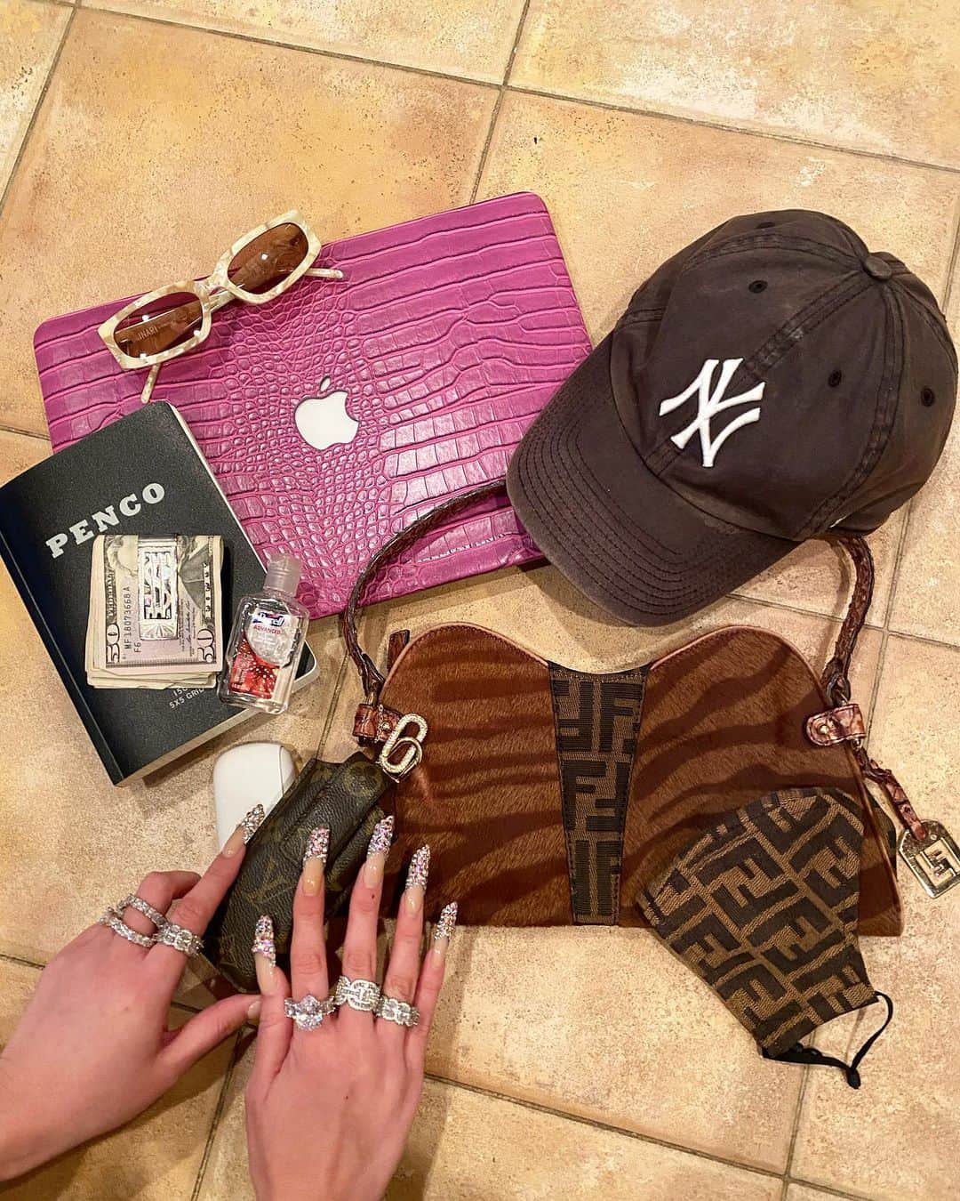 moanaのインスタグラム：「Has the contents of your bag changed after covid-19？🧐 ・jewelry @bb_fridge  ・macbook cover @chic.geeks  ・bag @fendi  ・mask @jaydeestudios  ・@iqos with @louisvuitton vintage case  ・60's vintage money clip ・luxury nails @mamijingu  ・sunglasses @inari_tsuchiya   コロナがやってきてみんなはBAGの中身は変わりましたか？私はマスクはもうオシャレの一部として楽しむようにしてます☺︎毎日違うマスクをしたり、アルコール入りのウェットティッシュや小さなハンカチもきちんと持つ様に改めて、外に出る時は気分が下がらない様になるべくBAGの中も可愛いくして開けた時に楽しい気分になるようにしてます☺︎ そして爪も常にキラキラ、BBのjewelryも沢山付けて。」