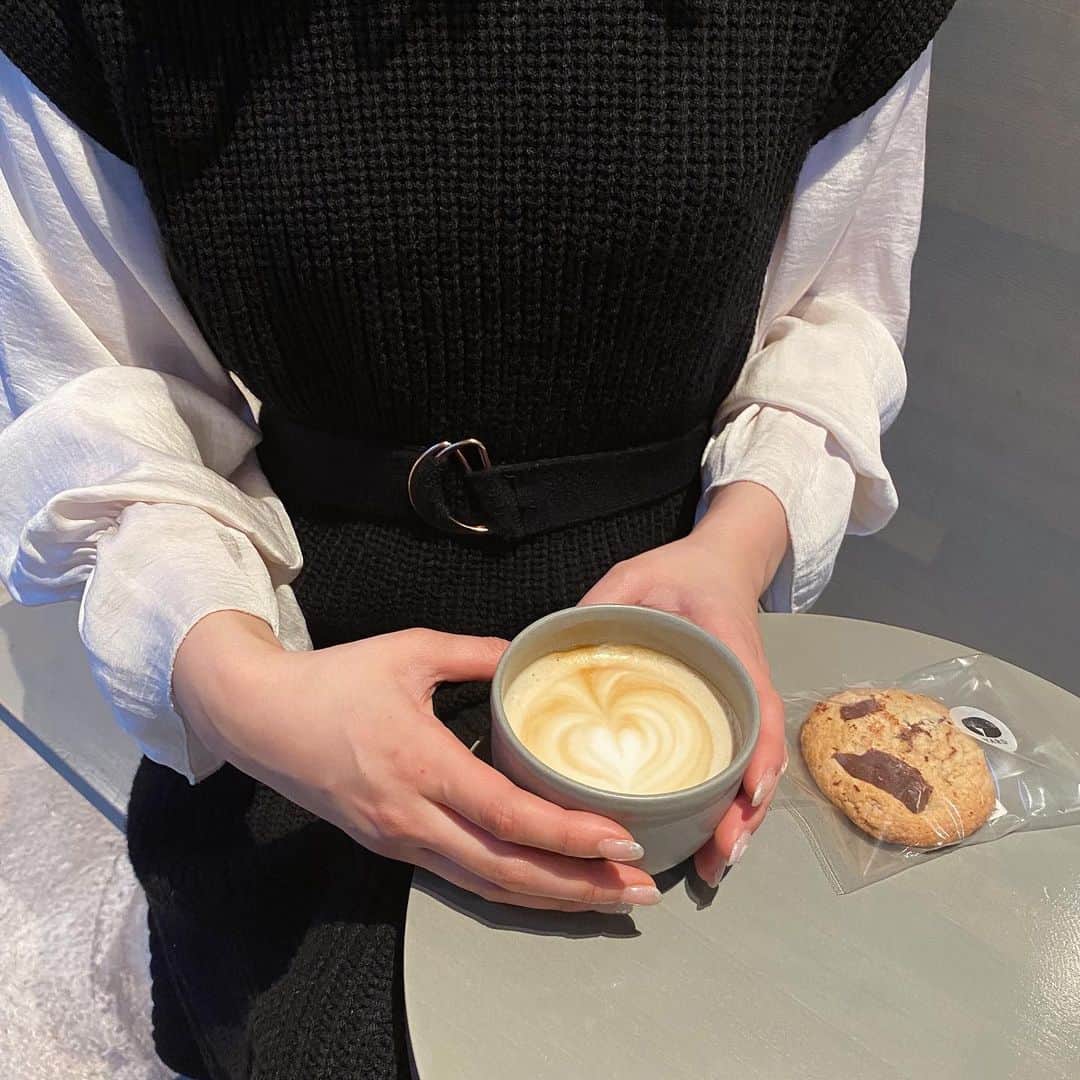 karen okajimaさんのインスタグラム写真 - (karen okajimaInstagram)「ㅤㅤㅤ  ㅤㅤㅤ  ☕💭❤️  ㅤㅤㅤ #yardcoffeeandcraftchocolate #yardcoffee #ヤードカフェ #ヤードコーヒー #カフェスタグラム  #ヤードコーヒーアンドクラフトチョコレート #天王寺カフェ #天王寺グルメ #天王寺ランチ」12月19日 13時47分 - karenokajima0318