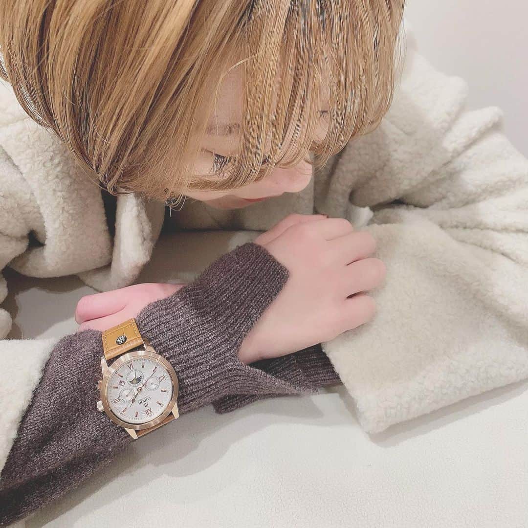 ruk6ruk6のインスタグラム：「today code  ブラウン×キャメル  @loborjapan   #lobor #ロバー #腕時計 #時計 #手元倶楽部 #プレゼント #ギフト #クリスマスプレゼント #ペアウォッチ  クーポンコードあるよー  【ruk6rla43】  10パーセントオフになるよー🙌  (クーポン使用期限は今日から1年間だよ）」