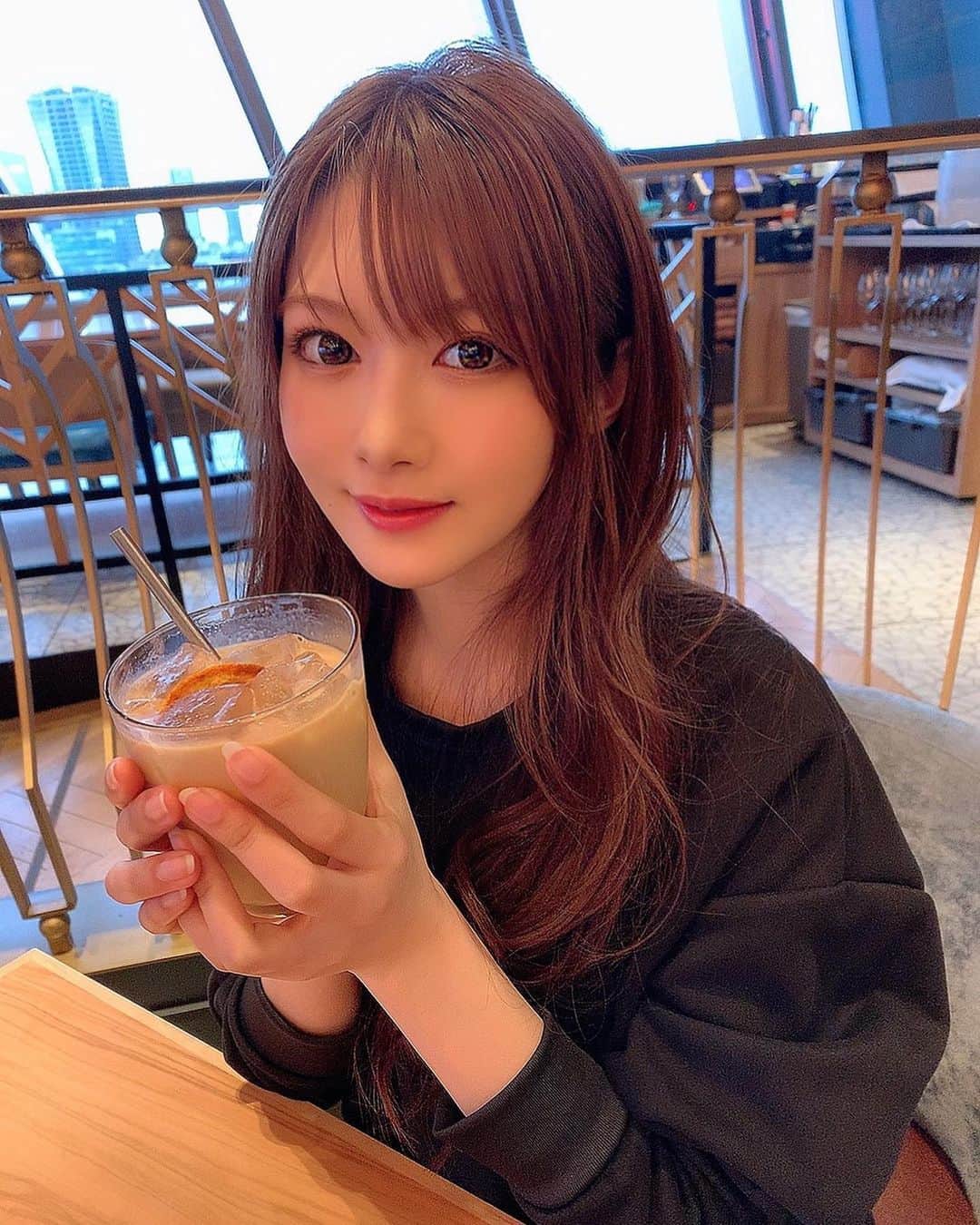 相沢みなみさんのインスタグラム写真 - (相沢みなみInstagram)「☕️💭🤎 . #相沢みなみ  #カフェ巡り #カフェスタグラム  #チャイティーラテ」12月19日 13時55分 - epoint2016