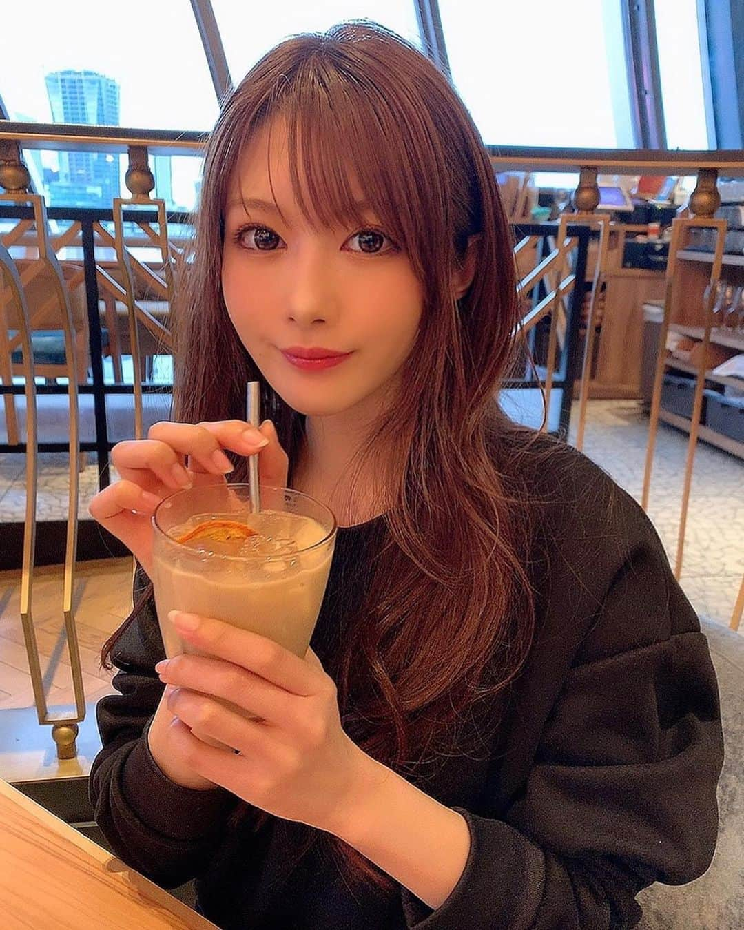 相沢みなみさんのインスタグラム写真 - (相沢みなみInstagram)「☕️💭🤎 . #相沢みなみ  #カフェ巡り #カフェスタグラム  #チャイティーラテ」12月19日 13時55分 - epoint2016