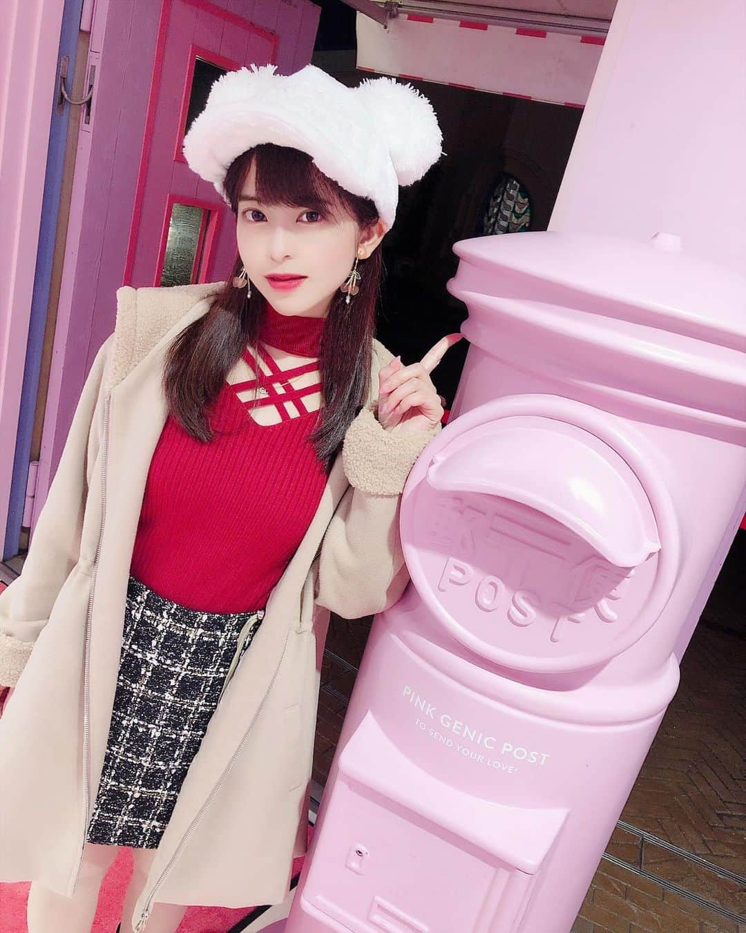 桜もこさんのインスタグラム写真 - (桜もこInstagram)「pink  #pink #red #ディズニーコーデ　#happy #memesdaily #japanesegirl #japanesemodel #instgram #instagood」12月19日 14時06分 - mokochan319