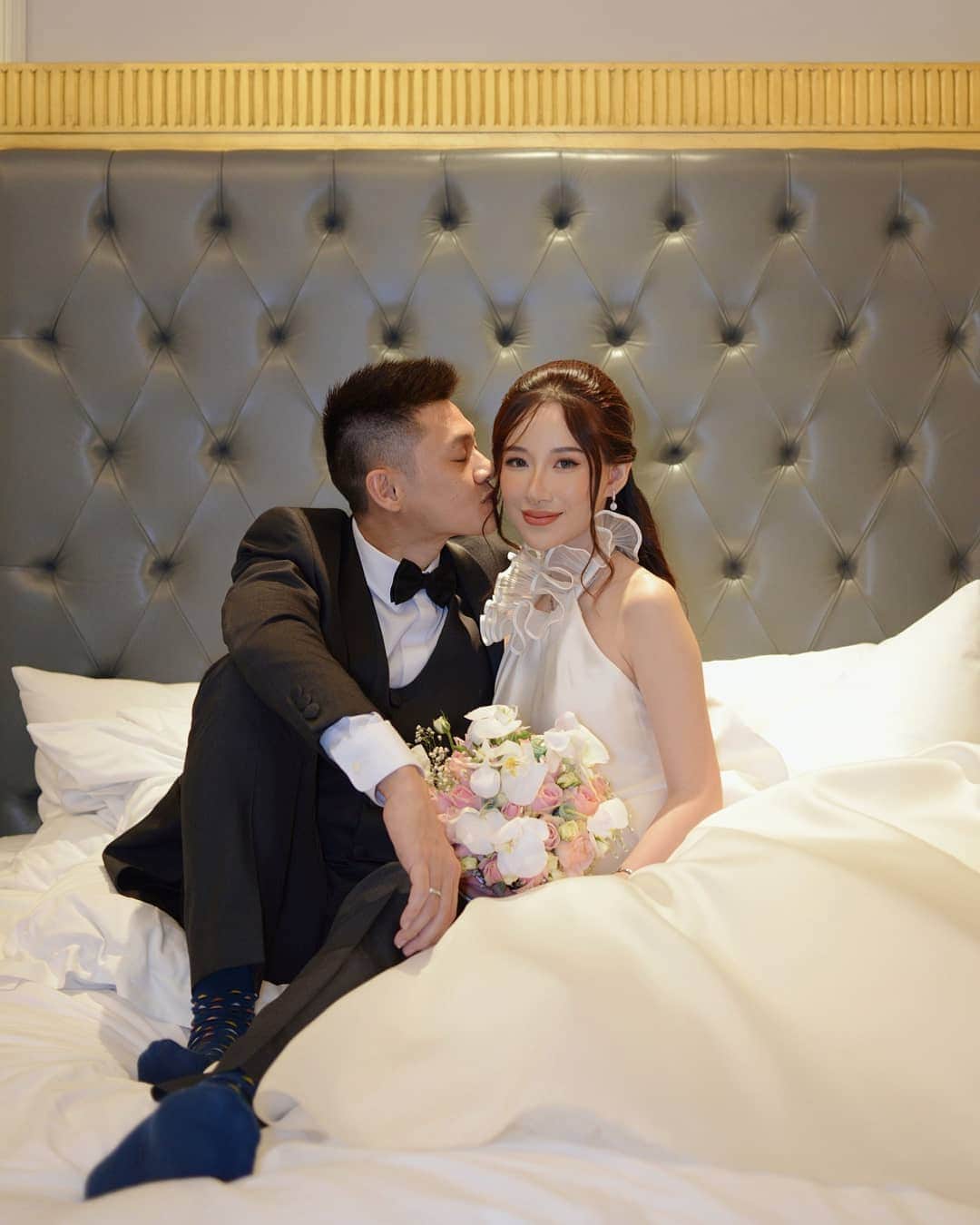 エリッサ・ヤマダのインスタグラム：「My constant through it all. 💍💖 _ Hi guys, Elle here.   On December 12th last week, we finally tied the knot after being together for 10 years. It was a very sweet, relaxed, and intimate wedding with only 18 family members attended. We are truly grateful that everything went smoothly.   On another note, but still related, a dear friend of ours just lost his dad to COVID-19 one day before our big day (he told us on the 13th just so we could fully enjoy our wedding day, bless his heart). So, I just wanted to remind us all that the pandemic is not over yet. Let's keep doing our part by continuing to practice physical distancing, hand-washing, and mask-wearing. Stay safe and healthy. 🙏」