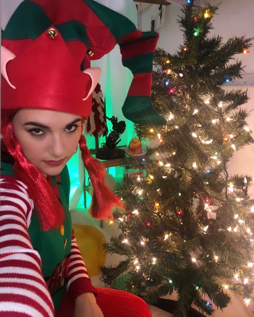 サーシャ・グレイのインスタグラム：「GET IN THE CRINGEMAS SPIRIT & JOIN US FOR A CHARITY STREAM! @groundgamela」