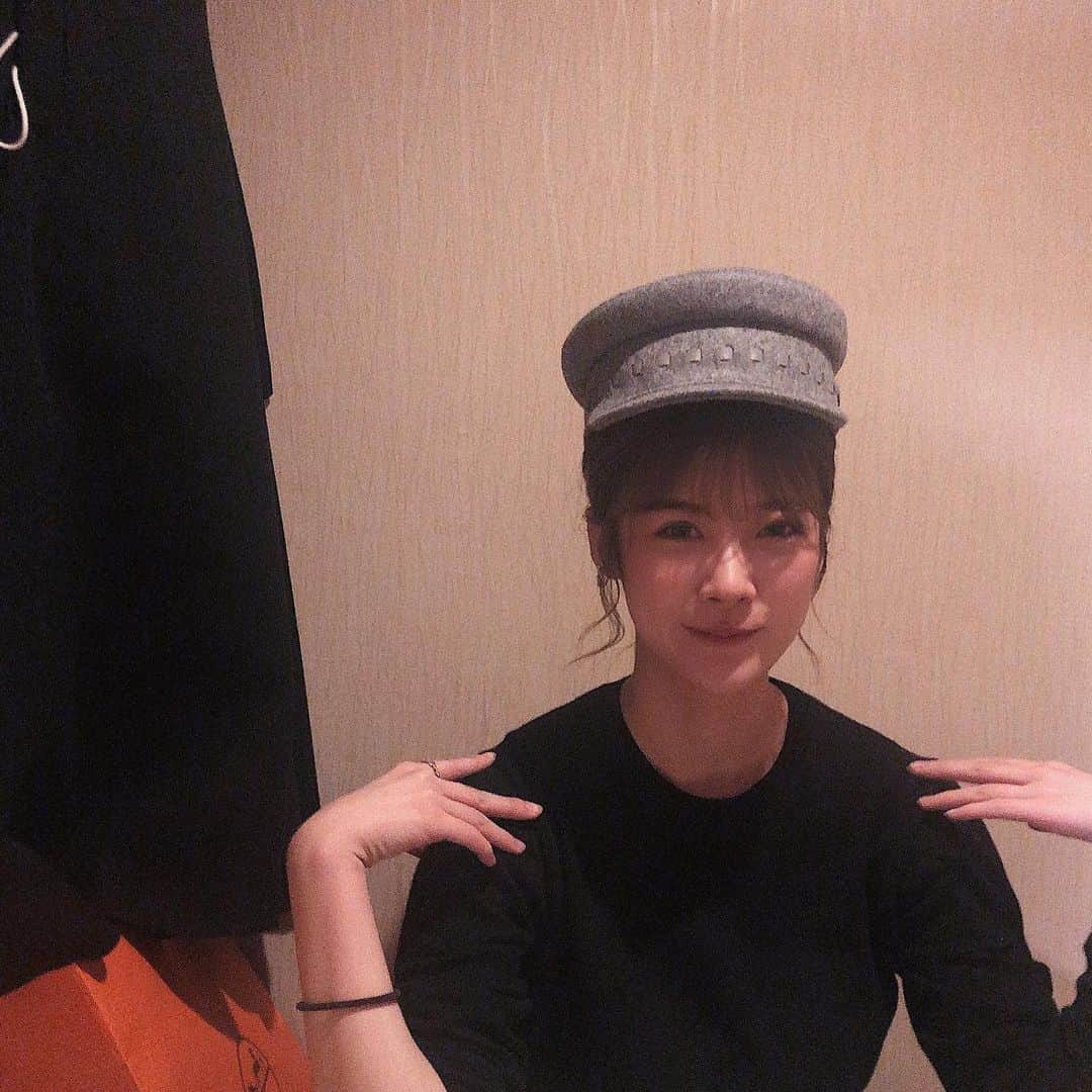 Yurikaさんのインスタグラム写真 - (YurikaInstagram)「👒♡ 帽子被ってきたけど ポニーテールしちゃったから 被れなくなったの図。😀😀😀」12月19日 14時15分 - yurika.uu