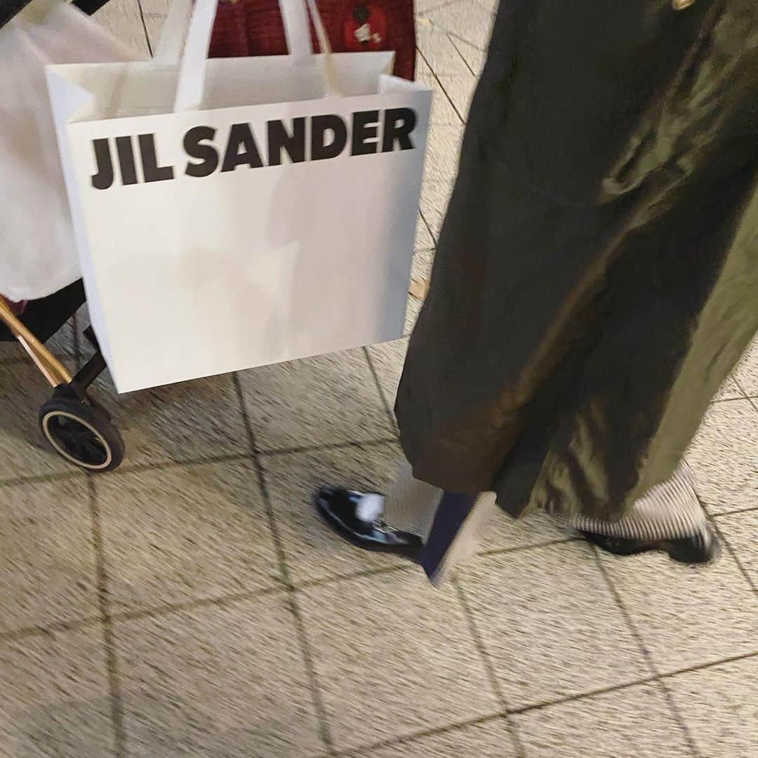 のインスタグラム：「.  👨🏻お買い物デー♡ 今年も一年よくがんばりました👏」