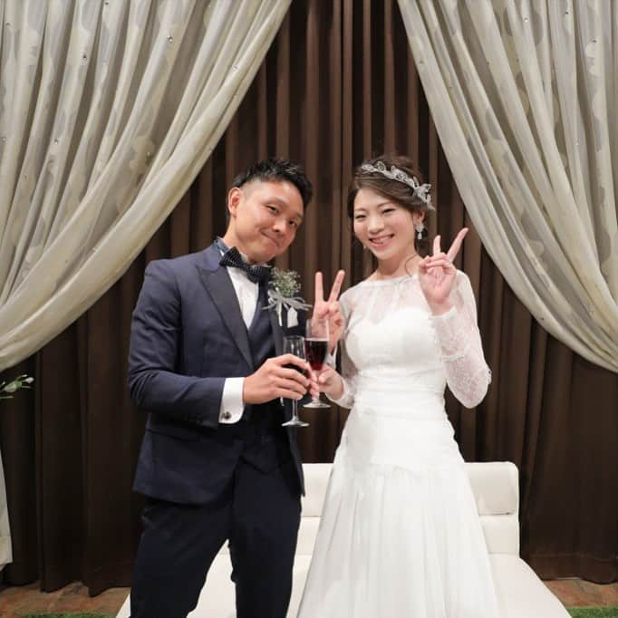 ブライダル グランシア須賀川《福島県須賀川市：結婚式場》のインスタグラム：「☆。・。・。・。・。・。・。・。・。・☆  オフショット📸 ピースでパシャリ✌️  ☆。・。・。・。・。・。・。・。・。・☆﻿ 🌿須賀川の結婚式場 　【グランシア須賀川】 🌿﻿住所　福島県須賀川市池上町７４﻿ 🌿TEL　0248-75-1166🌿﻿FAX　0248-76-0484﻿🌿mail　info@grancia.jp﻿ 🌿公式HPでは最新情報を日々更新中♪﻿www.grancia.jp  🌿LINE公式アカウントも登場！ お得な情報を受け取るには、以下のリンクから友だち追加してください◎ https://lin.ee/1cChnUR  🌿フェアのご予約は、公式ホームページから、または公式LINE、お電話からも受付中♡  ☆。・。・。・。・。・。・。・。・。・☆﻿ ﻿ #須賀川の結婚式場 #須賀川結婚式 #グランシア須賀川 #グランシア #オリジナルウェディング #wedding #happy #プレ花嫁 #プレ花婿 #貸切 #結婚式 #ブライダル #オシャレ #人気式場 #幸せ結婚式 #ナチュラル #japan #sukagawa #フォトウェディング #緑 #青空 #オフショット#ピース」