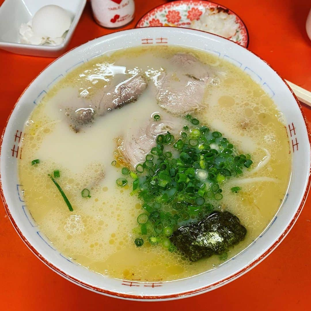 TOGGYさんのインスタグラム写真 - (TOGGYInstagram)「実家へ寄り、地元ラーメンを食す🍜  今日は外で並んで待った分 五臓六腑に染み入りました。」12月19日 14時34分 - dj_toggy