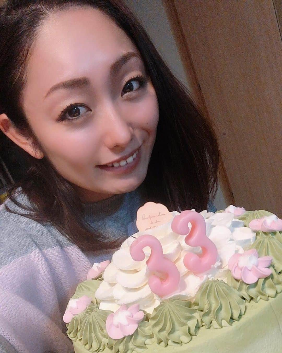 安藤美姫さんのインスタグラム写真 - (安藤美姫Instagram)「💕My Birthday with my family💕  お祝いしてもらいました☺️😌 フレンチブルドッグのブランケットは娘がばぁばと作った手作り✨✨✨ スヌーピーは弟から😊 ♥️♥️♥️ありがとう♥️♥️♥️  #安藤美姫 #バースデー #mikiando」12月19日 14時35分 - miki_m_ando0403