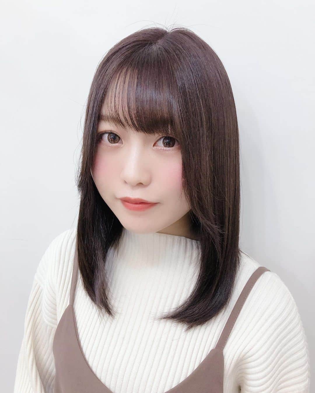 弘松菜摘のインスタグラム：「﻿ Risaさん、セルサスの皆様﻿ 2020年も大変お世話になりました☺️❤️﻿ ﻿ ﻿ 今年ラストだから﻿ ずっとやってみたかった﻿ #ミネコラ やってきたよ〜🥺🎉﻿ ﻿ みんながすごい！﻿ って絶賛していた意味がわかった！！﻿ すごく髪の毛を褒められるように﻿ なりました〜☺️❤️﻿ ﻿ 来年もたくさん綺麗にしてください✨﻿ ﻿ ﻿ #ヘアカット﻿ #hairstyle」