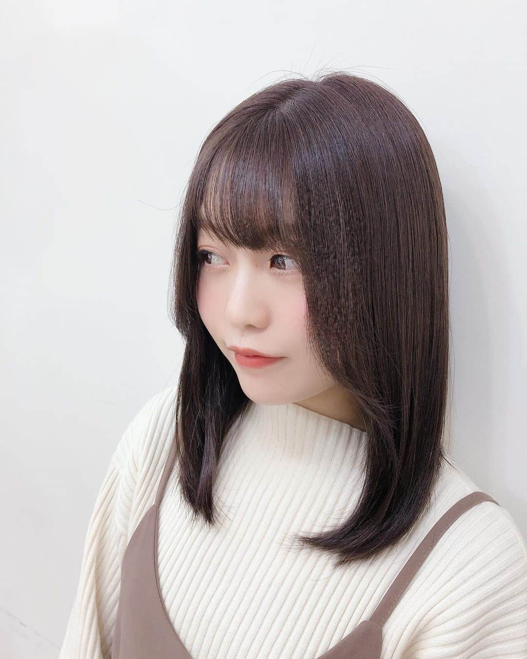 弘松菜摘さんのインスタグラム写真 - (弘松菜摘Instagram)「﻿ Risaさん、セルサスの皆様﻿ 2020年も大変お世話になりました☺️❤️﻿ ﻿ ﻿ 今年ラストだから﻿ ずっとやってみたかった﻿ #ミネコラ やってきたよ〜🥺🎉﻿ ﻿ みんながすごい！﻿ って絶賛していた意味がわかった！！﻿ すごく髪の毛を褒められるように﻿ なりました〜☺️❤️﻿ ﻿ 来年もたくさん綺麗にしてください✨﻿ ﻿ ﻿ #ヘアカット﻿ #hairstyle」12月19日 14時38分 - choroo930