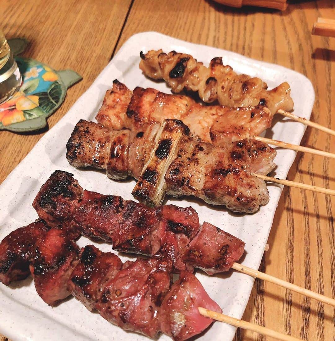 関西LIFE－homelife－さんのインスタグラム写真 - (関西LIFE－homelife－Instagram)「【京都府・烏丸】 豚串を京都で食べるなら【炭火ぶた串焼 風味堂】 . 関西では少し珍しい"豚串"のお店です(^^) 焼き鳥は馴染みがあるけと豚串…？と思いながらパクっ。 全然クセがなく、肉汁がジューシーで美味しかったです♪ 店内も落ち着いた雰囲気なので、女性でも入りやすいと思います(*´▽｀*) . . @homelife_local では #homelife_京都 では京都のいいところを紹介していきます。みなさんの大好きな京都を教えてください。 . . #炭火ぶた串焼 風味堂 #風味堂 #炭火ぶた串焼 #焼きとん #炭火 #ぶた #豚串 #豚串屋さん #肉汁 #ホルモン #豚ホルモン #レバー #グルメ #京都 #幸せ #京都グルメ #レトロ #京都女子会 #京都 #京都旅行 #京都観光 #そうだ京都行こう #観光 #旅行 #京都 #kyoto #japan #japantrip #japantrip2020」12月19日 14時38分 - archihome_local