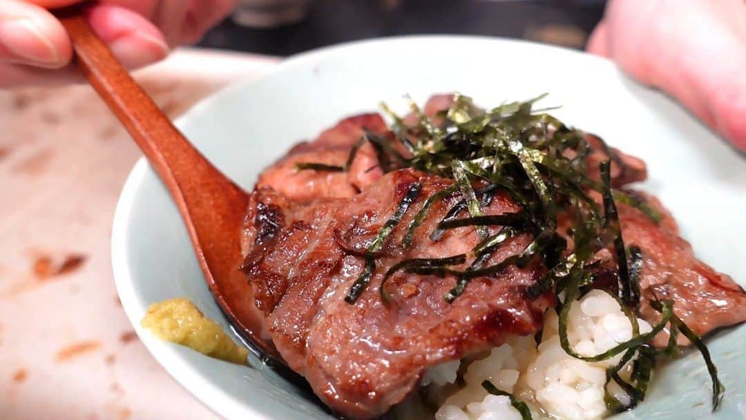 acoさんのインスタグラム写真 - (acoInstagram)「新しい動画YouTubeにアップしました おすすめのアレンジ飯も全種類やってみたけど本当にどれも美味しかったです！教えてくださりありがとうございました✨ この牛タン自体は食べるの2回目ですが何度食べても美味しすぎる💗 2020年の最後の晩餐候補 通販も出来るのでコロナで帰省出来ないから 家族に贈ろうと思ってます✨  🔴超極厚！牛タンステーキ焼肉食べ放題【大食い】全種と至極のマンガ盛りごはん５キロ超【デカ盛り】 肉寿司  一心たん助  steak BigEater 大胃王 https://youtu.be/xXNFKGzInVc #神コスパ #食べ放題 #牛タン  #焼肉  #マンガ盛り  #肉スタグラム #ニクスタグラム #甘スタグラム #寿司スタグラム #メンスタグラム #麺スタグラム #🍜 #ジロスタグラム #大食い女子 #YouTube #YouTuber  https://www.youtube.com/channel/UCHBPldqnZgAYM9QupDDeGsw ⇧プロフィールから飛んでね！もしくは【acoデカ盛り】で検索してね★」12月19日 14時38分 - acodekamori
