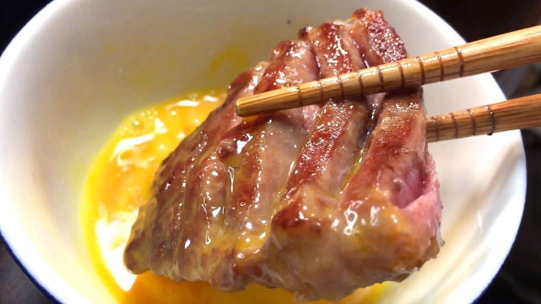 acoさんのインスタグラム写真 - (acoInstagram)「新しい動画YouTubeにアップしました おすすめのアレンジ飯も全種類やってみたけど本当にどれも美味しかったです！教えてくださりありがとうございました✨ この牛タン自体は食べるの2回目ですが何度食べても美味しすぎる💗 2020年の最後の晩餐候補 通販も出来るのでコロナで帰省出来ないから 家族に贈ろうと思ってます✨  🔴超極厚！牛タンステーキ焼肉食べ放題【大食い】全種と至極のマンガ盛りごはん５キロ超【デカ盛り】 肉寿司  一心たん助  steak BigEater 大胃王 https://youtu.be/xXNFKGzInVc #神コスパ #食べ放題 #牛タン  #焼肉  #マンガ盛り  #肉スタグラム #ニクスタグラム #甘スタグラム #寿司スタグラム #メンスタグラム #麺スタグラム #🍜 #ジロスタグラム #大食い女子 #YouTube #YouTuber  https://www.youtube.com/channel/UCHBPldqnZgAYM9QupDDeGsw ⇧プロフィールから飛んでね！もしくは【acoデカ盛り】で検索してね★」12月19日 14時38分 - acodekamori