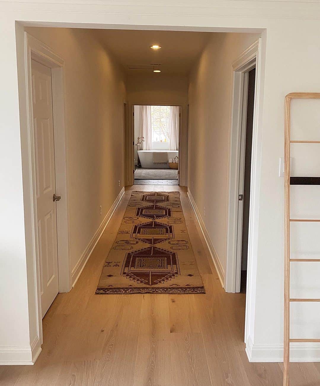 のインスタグラム：「My feed is slowly turning into an interiors page, I can already tell... but I can’t help it. Here’s another amateur before and after picture of my master bedroom hallway that isn’t even done! Still need pendant lights and the bathroom isn’t close, BUT... my good LORD... I’m loving this transformation. We’re also shopping small y’all... My friend and designer @erinfetherston sourced this rug from @etsy and it’s just 🤤 and the ladder that I’ve loved forever is from @the_citizenry. Happy Friday friends.」