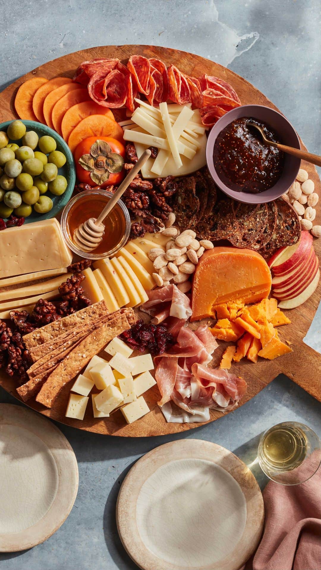 Gaby Dalkinのインスタグラム：「Why yes, @whatsthomaseating and I took down this entire cheese board BY OURSELVES while listening to Christmas music and living our best lives!! No shame in our game. We're making the holidays extra special with @rothcheese this year and the most epic board for 2! Personal fav: the alpine-style Grand Cru Alpine Cheese!! You need it in your life stat. It's got a nutty undertone, a hint of fruitiness and a mellow finish which makes it PERFECT for a cheese board!! Other goodies on here: castelvetrano olives, dried cranberries, candied walnuts, marcona almonds, assorted crackers, honey, fig jam, salami and prosciutto! Mix and match with the cheese until your heart's content! #ad」