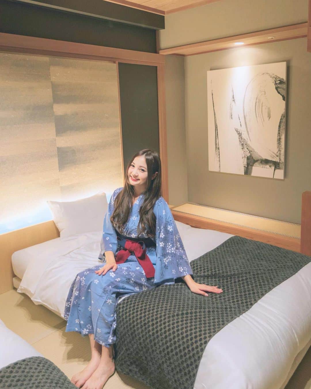 のインスタグラム：「♨️ ♡  ♡ 少し前なんだけど、静岡伊豆エリアにある伊東小涌園にお泊まり😊 色んな種類の浴衣が沢山あって好きな浴衣が選べるの👘3種類くらい持ってったからもっと写真撮ればよかった🙂 お部屋も掛け流し温泉も最高に良かった♡  🌸  🌸  🌸   ・  #いいね伊豆  #いいね伊豆_リアルストーリー  #伊東小涌園  #daily_photo_jpn  #team_jp_ #IG_PHOS#japan_daytime_view#ポートレート #被写体 #genic_mag#instagram#retrip_nippon #女子旅   #カメラ女子 #カメラ好きな人と繋がりたい #ファッション #ファインダー越しの私の世界 #浴衣#tokyocameraclub #awesome_earthpix  #タビジョ#art_of_japan_ #hellofrom #ビジョビ #whim_member #earth_portraits #japan_of_insta  #写真撮ってる人と繋がりたい#gpw_members_only #温泉」