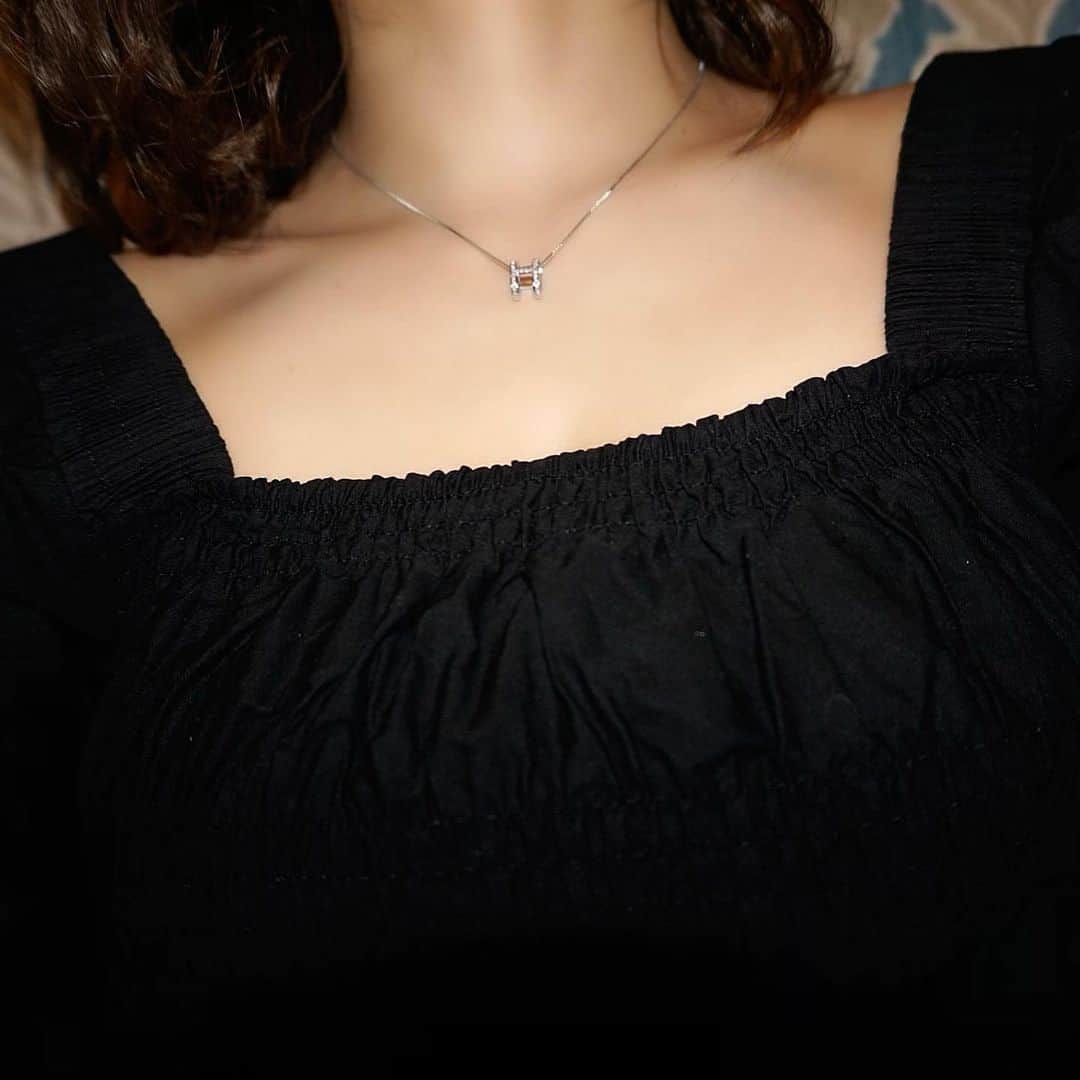 Kahonnaさんのインスタグラム写真 - (KahonnaInstagram)「@emotion__magazine 🤍🙏🏼 18k plating cz diamond H charm necklace (white gold) 小さめでかわいいデザイン👏✨ #emotionmagazine#necklace#accessory」12月19日 6時55分 - kahonnaaaa