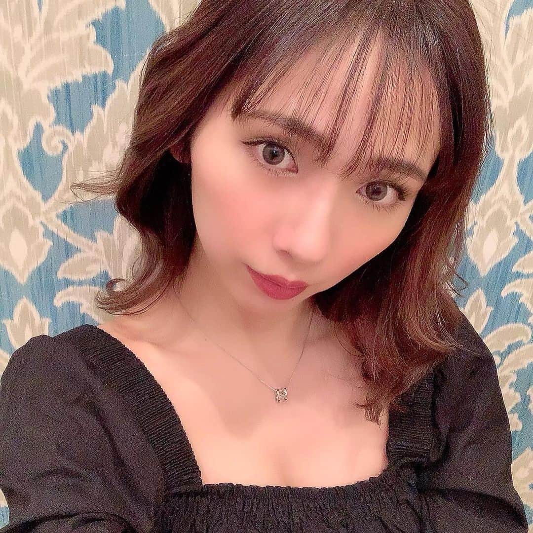 Kahonnaさんのインスタグラム写真 - (KahonnaInstagram)「@emotion__magazine 🤍🙏🏼 18k plating cz diamond H charm necklace (white gold) 小さめでかわいいデザイン👏✨ #emotionmagazine#necklace#accessory」12月19日 6時55分 - kahonnaaaa